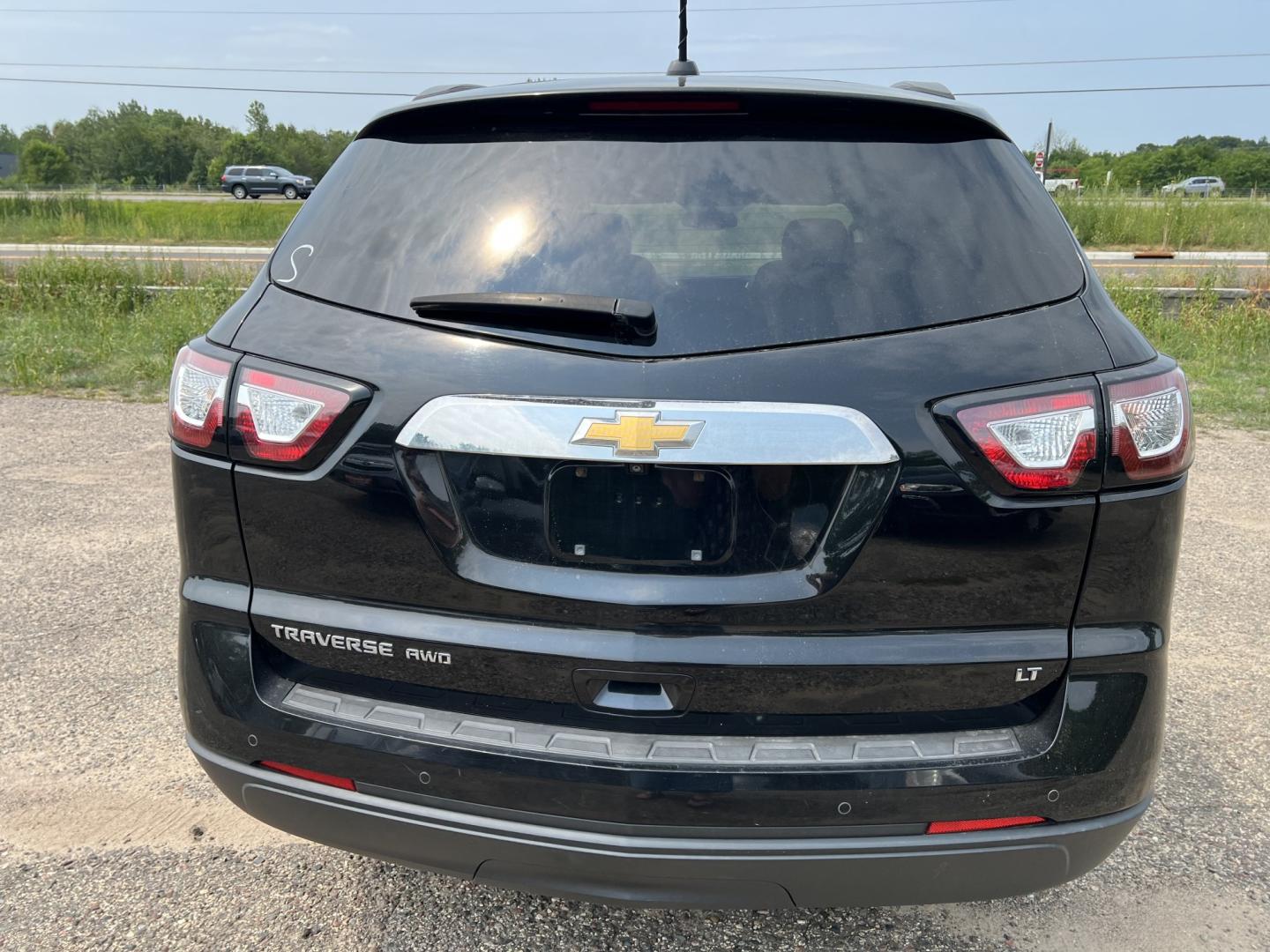 2017 Chevrolet Traverse 2LT AWD (1GNKVHKD7HJ) with an 3.6L V6 DOHC 24V engine, 6A transmission, located at 17255 hwy 65 NE, Ham Lake, MN, 55304, 0.000000, 0.000000- Photo#5