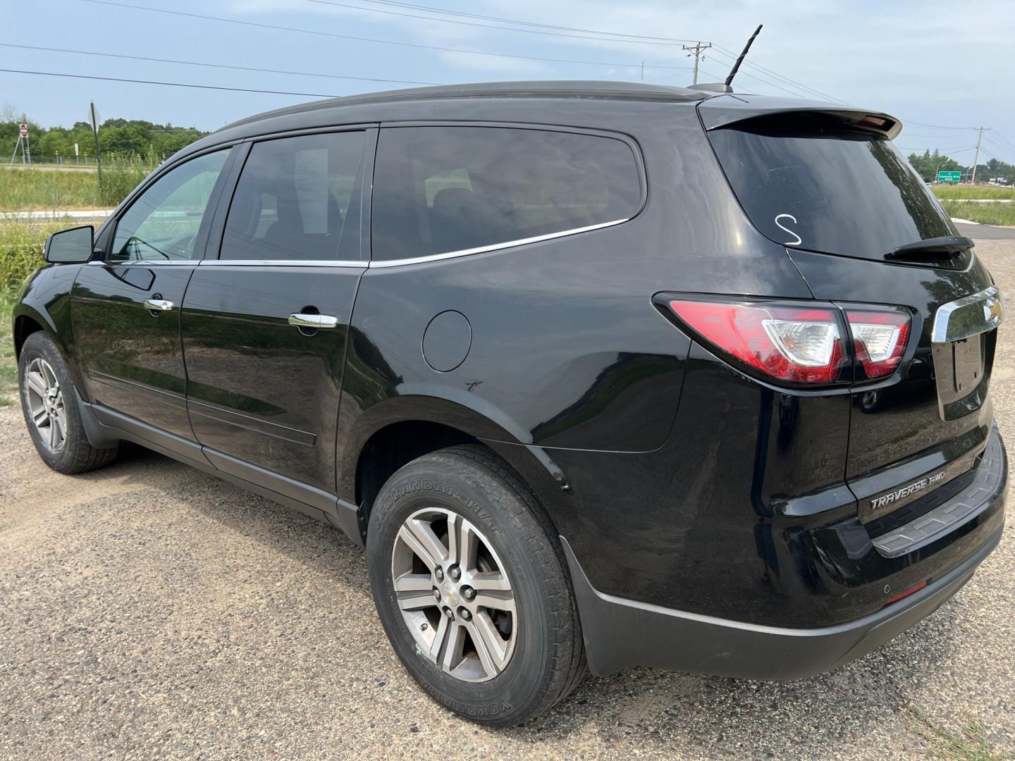 2017 Chevrolet Traverse 2LT AWD (1GNKVHKD7HJ) with an 3.6L V6 DOHC 24V engine, 6A transmission, located at 17255 hwy 65 NE, Ham Lake, MN, 55304, 0.000000, 0.000000- Photo#6