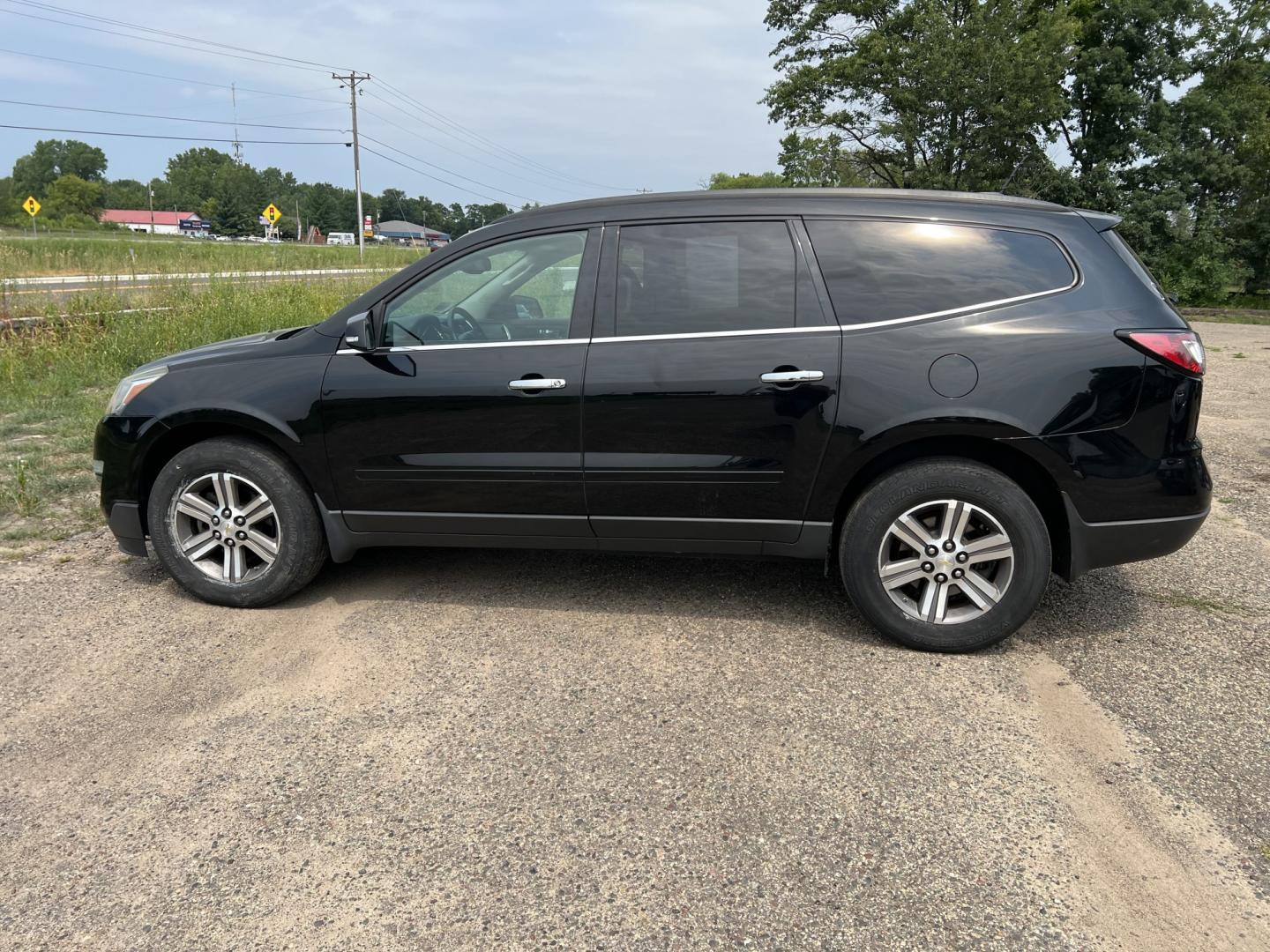 2017 Chevrolet Traverse 2LT AWD (1GNKVHKD7HJ) with an 3.6L V6 DOHC 24V engine, 6A transmission, located at 17255 hwy 65 NE, Ham Lake, MN, 55304, 0.000000, 0.000000- Photo#7