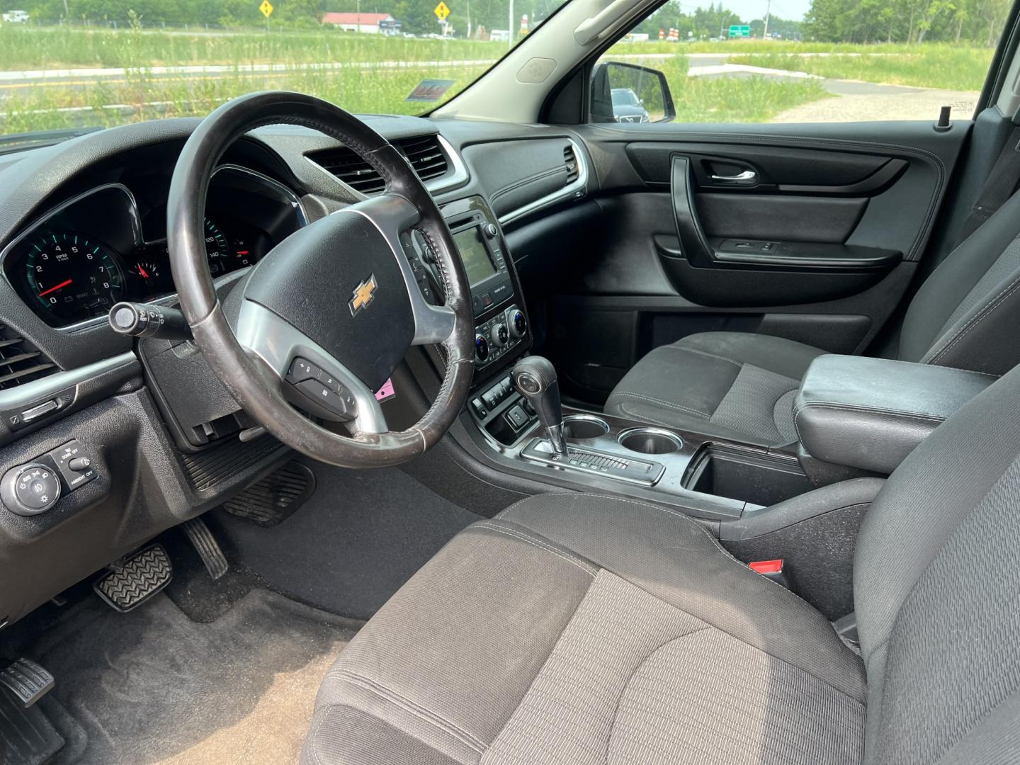 2017 Chevrolet Traverse 2LT AWD (1GNKVHKD7HJ) with an 3.6L V6 DOHC 24V engine, 6A transmission, located at 17255 hwy 65 NE, Ham Lake, MN, 55304, 0.000000, 0.000000- Photo#9