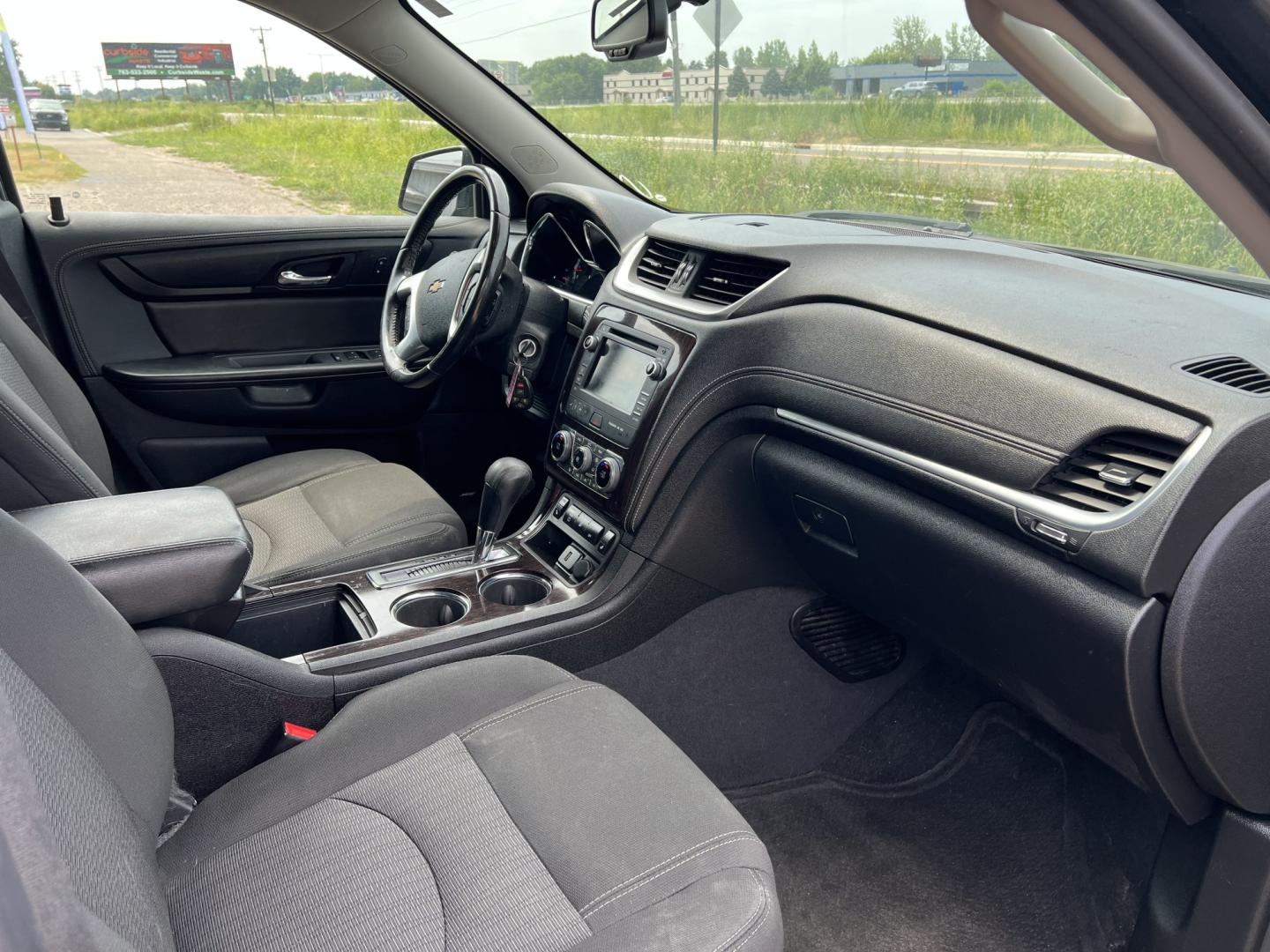 2017 Chevrolet Traverse 2LT AWD (1GNKVHKD7HJ) with an 3.6L V6 DOHC 24V engine, 6A transmission, located at 17255 hwy 65 NE, Ham Lake, MN, 55304, 0.000000, 0.000000- Photo#14