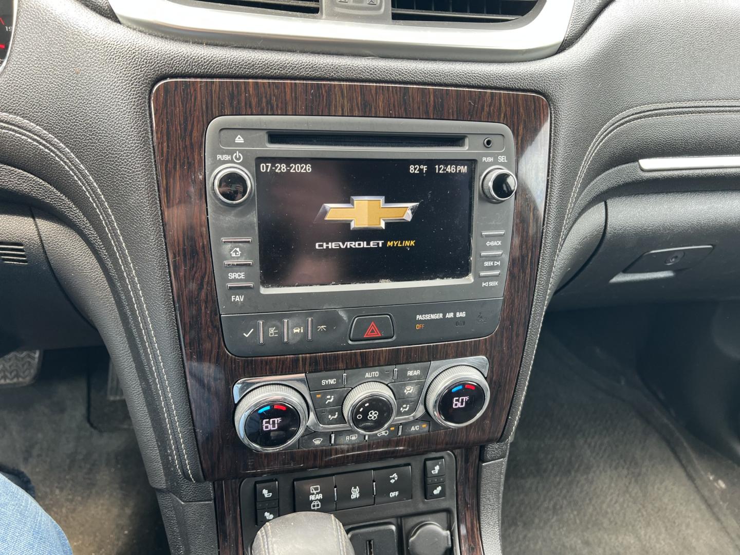 2017 Chevrolet Traverse 2LT AWD (1GNKVHKD7HJ) with an 3.6L V6 DOHC 24V engine, 6A transmission, located at 17255 hwy 65 NE, Ham Lake, MN, 55304, 0.000000, 0.000000- Photo#18