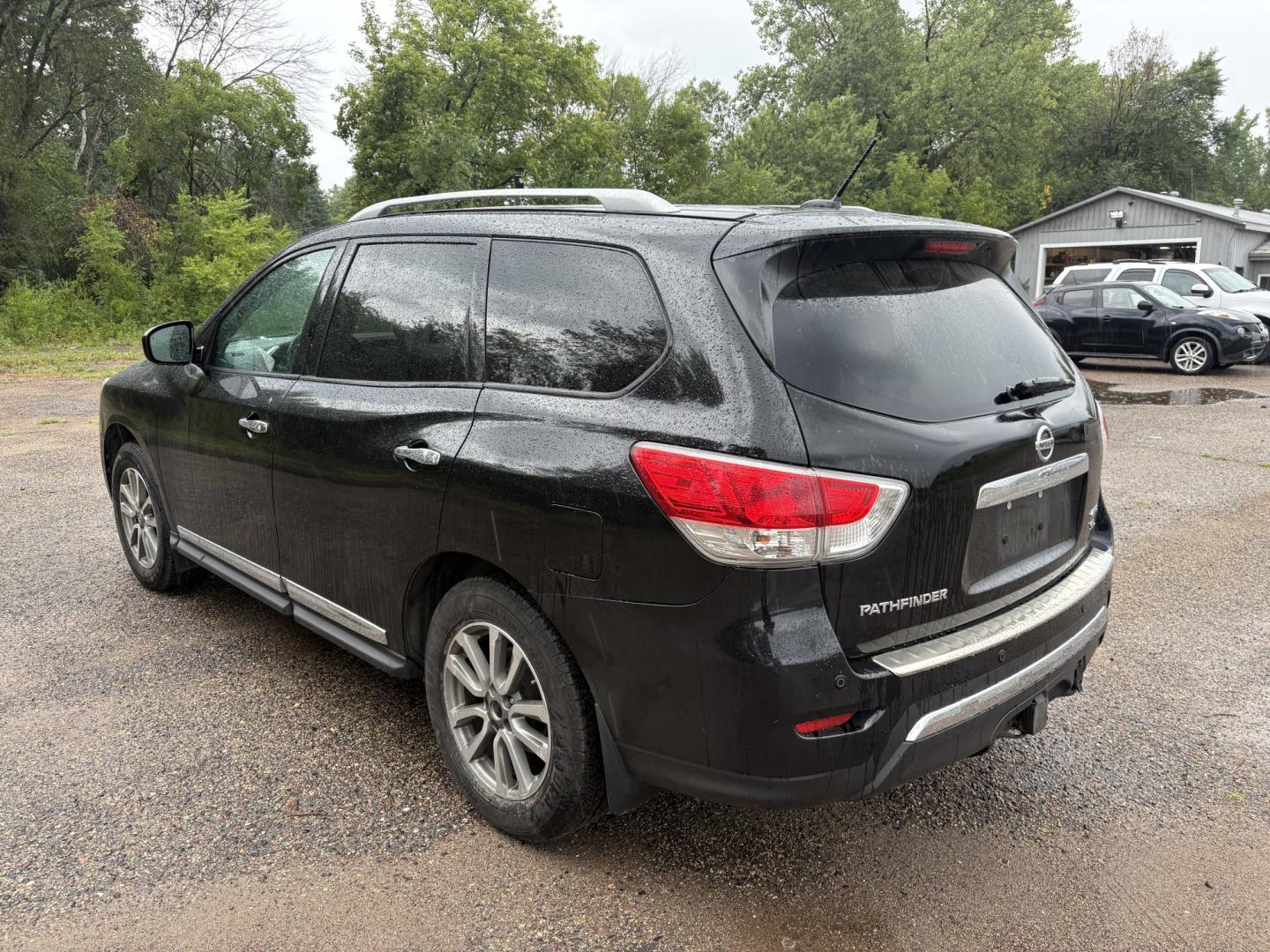 2013 Nissan Pathfinder LE 4WD (5N1AR2MM6DC) with an 3.5L V6 DOHC 24V engine, CVT transmission, located at 17255 hwy 65 NE, Ham Lake, MN, 55304, 0.000000, 0.000000- Photo#2