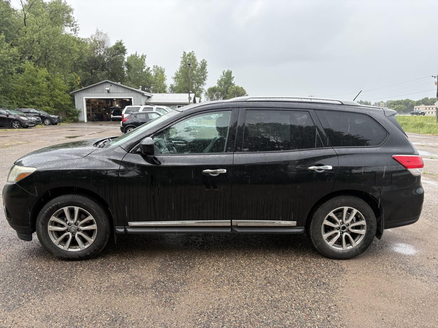 2013 Nissan Pathfinder LE 4WD (5N1AR2MM6DC) with an 3.5L V6 DOHC 24V engine, CVT transmission, located at 17255 hwy 65 NE, Ham Lake, MN, 55304, 0.000000, 0.000000- Photo#1
