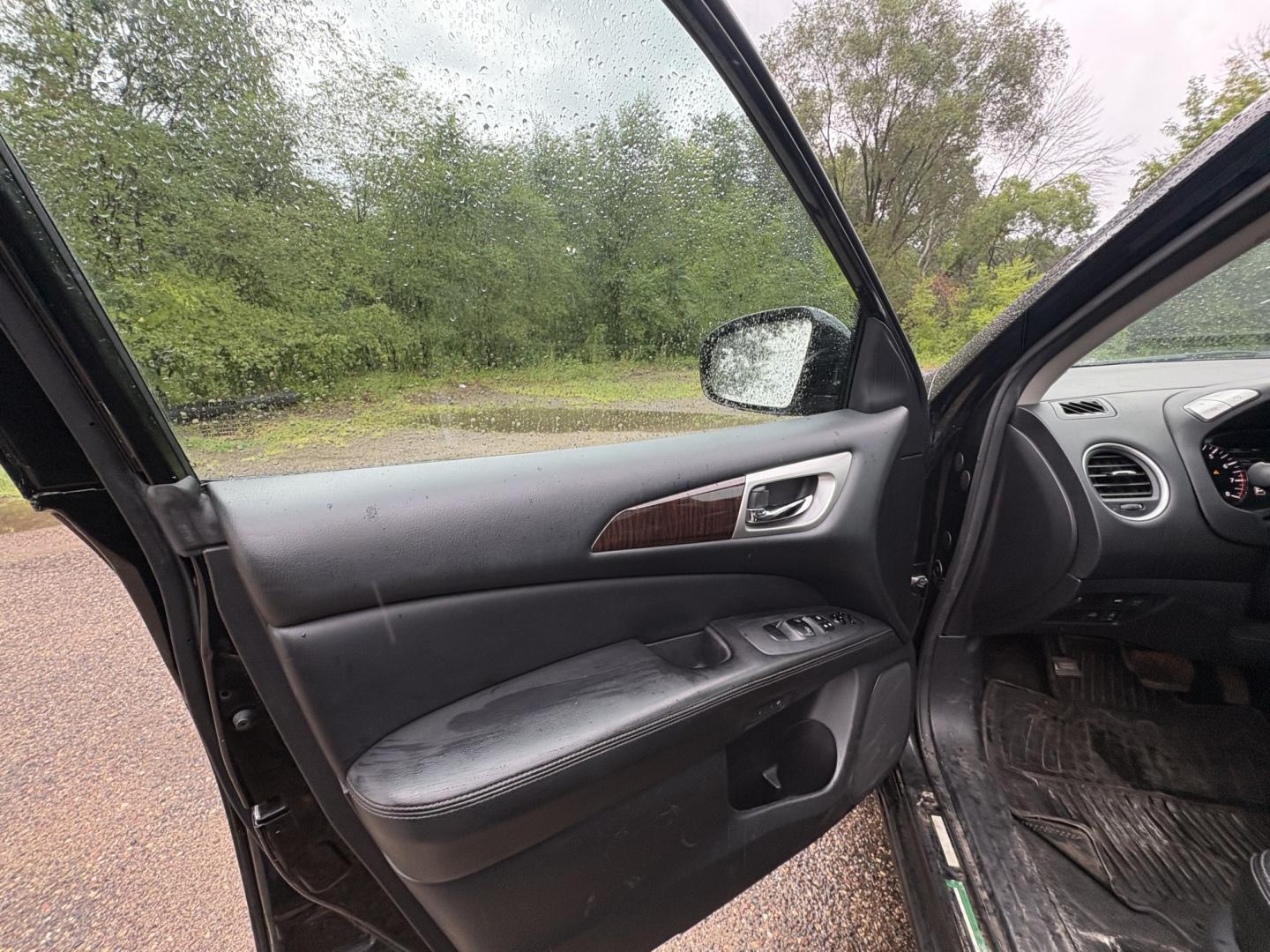 2013 Nissan Pathfinder LE 4WD (5N1AR2MM6DC) with an 3.5L V6 DOHC 24V engine, CVT transmission, located at 17255 hwy 65 NE, Ham Lake, MN, 55304, 0.000000, 0.000000- Photo#8