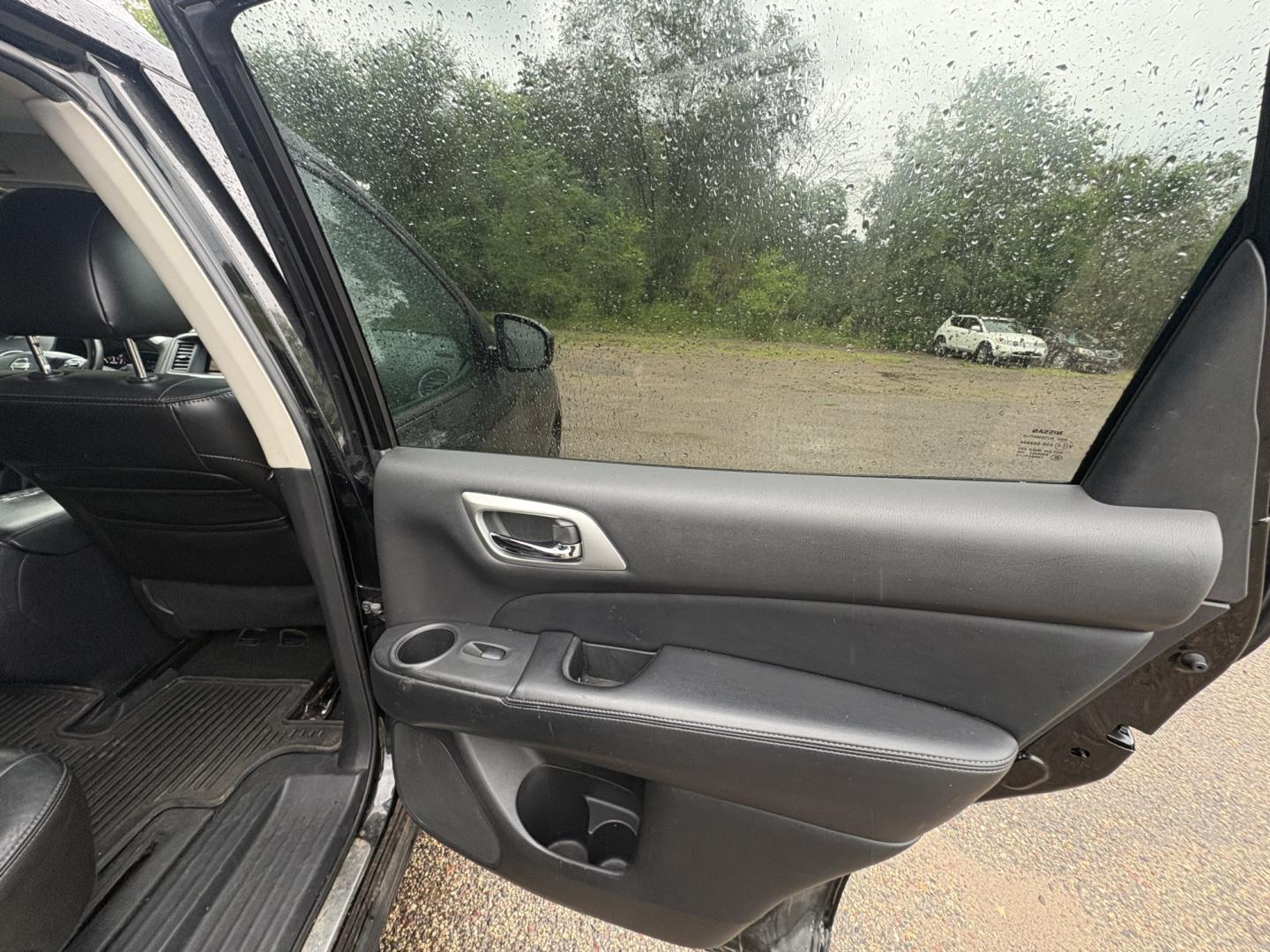 2013 Nissan Pathfinder LE 4WD (5N1AR2MM6DC) with an 3.5L V6 DOHC 24V engine, CVT transmission, located at 17255 hwy 65 NE, Ham Lake, MN, 55304, 0.000000, 0.000000- Photo#12