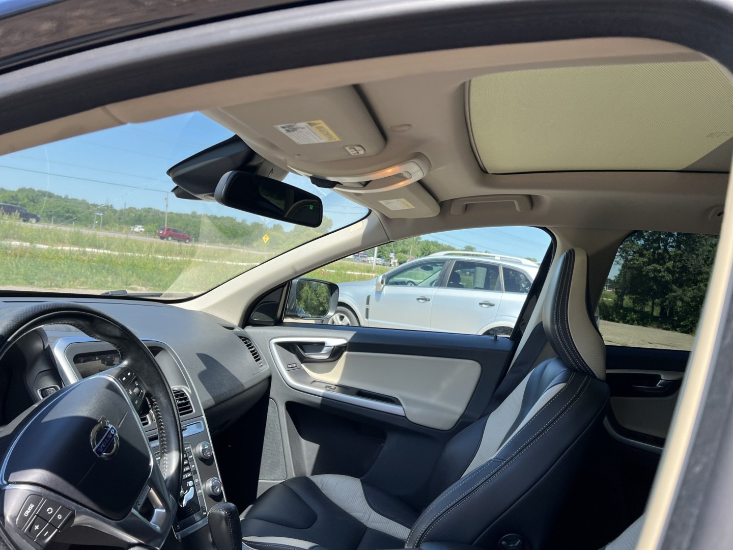 2012 Volvo XC60 T6 AWD (YV4902DZXC2) with an 3.0L L6 DOHC 24V TURBO engine, 6-Speed Automatic transmission, located at 17255 hwy 65 NE, Ham Lake, MN, 55304, 0.000000, 0.000000- Photo#10