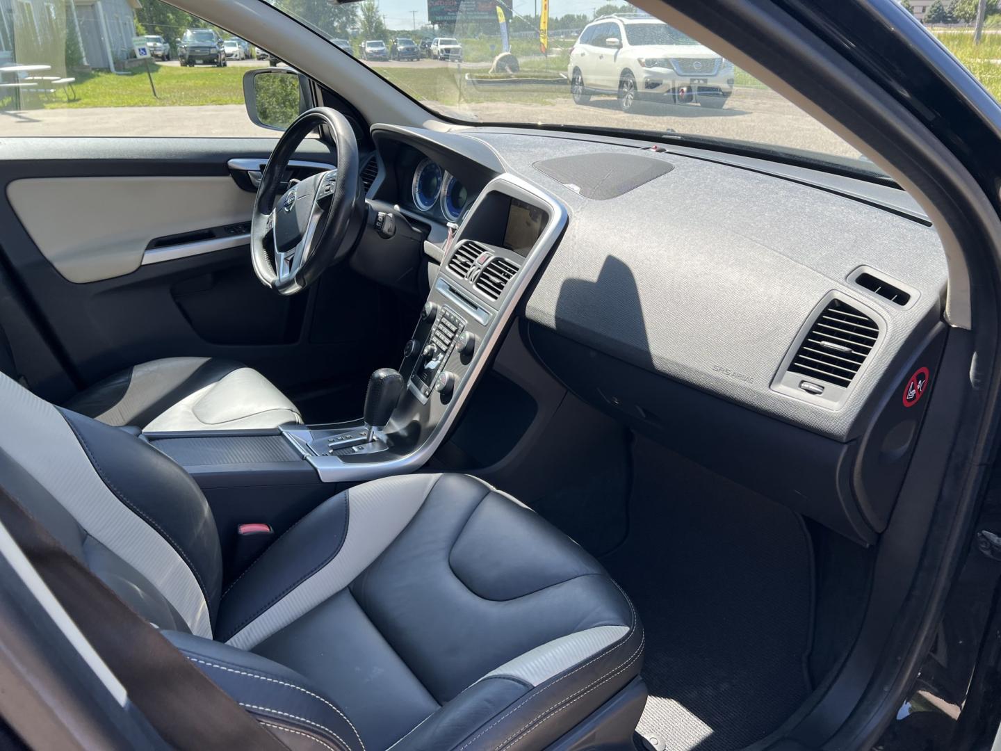 2012 Volvo XC60 T6 AWD (YV4902DZXC2) with an 3.0L L6 DOHC 24V TURBO engine, 6-Speed Automatic transmission, located at 17255 hwy 65 NE, Ham Lake, MN, 55304, 0.000000, 0.000000- Photo#15
