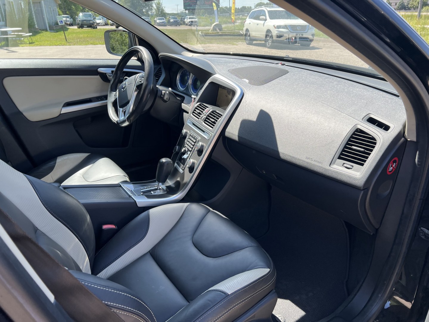 2012 Volvo XC60 T6 AWD (YV4902DZXC2) with an 3.0L L6 DOHC 24V TURBO engine, 6-Speed Automatic transmission, located at 17255 hwy 65 NE, Ham Lake, MN, 55304, 0.000000, 0.000000- Photo#15