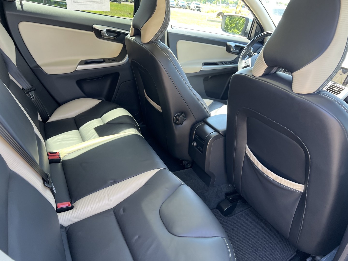 2012 Volvo XC60 T6 AWD (YV4902DZXC2) with an 3.0L L6 DOHC 24V TURBO engine, 6-Speed Automatic transmission, located at 17255 hwy 65 NE, Ham Lake, MN, 55304, 0.000000, 0.000000- Photo#18
