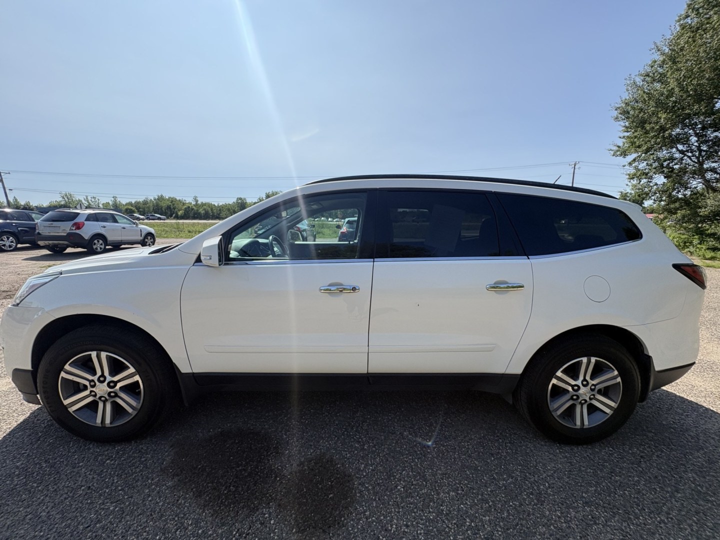 2015 Chevrolet Traverse 2LT AWD (1GNKVHKD6FJ) with an 3.6L V6 DOHC 24V engine, 6A transmission, located at 17255 hwy 65 NE, Ham Lake, MN, 55304, 0.000000, 0.000000- Photo#1