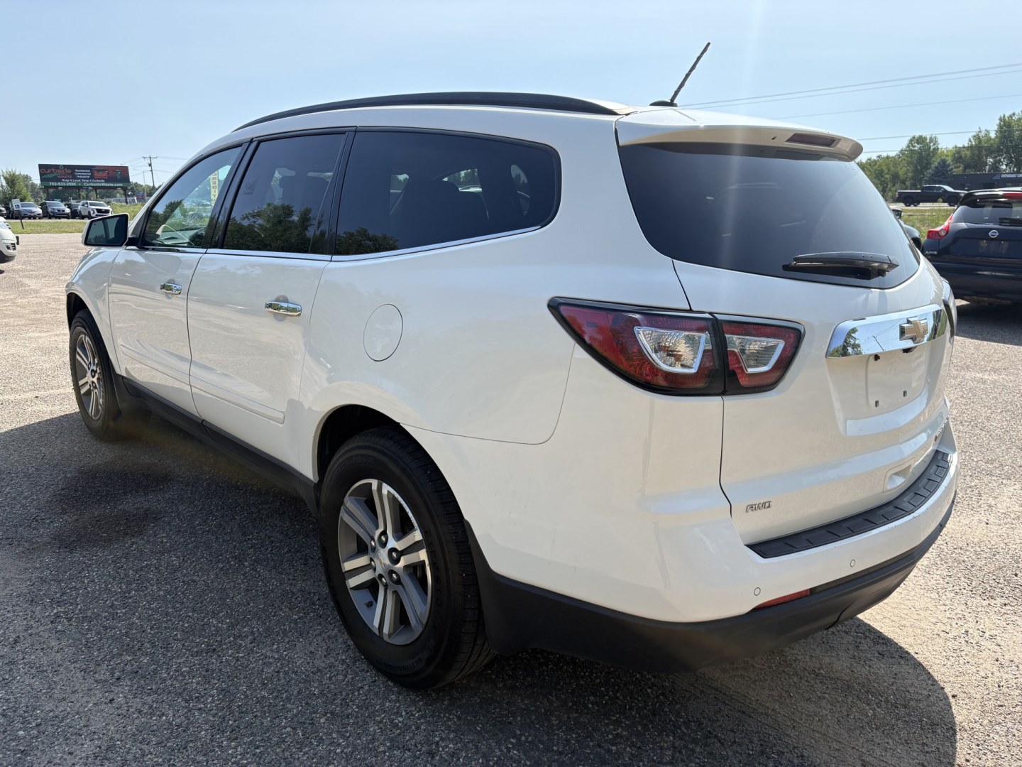 2015 Chevrolet Traverse 2LT AWD (1GNKVHKD6FJ) with an 3.6L V6 DOHC 24V engine, 6A transmission, located at 17255 hwy 65 NE, Ham Lake, MN, 55304, 0.000000, 0.000000- Photo#2
