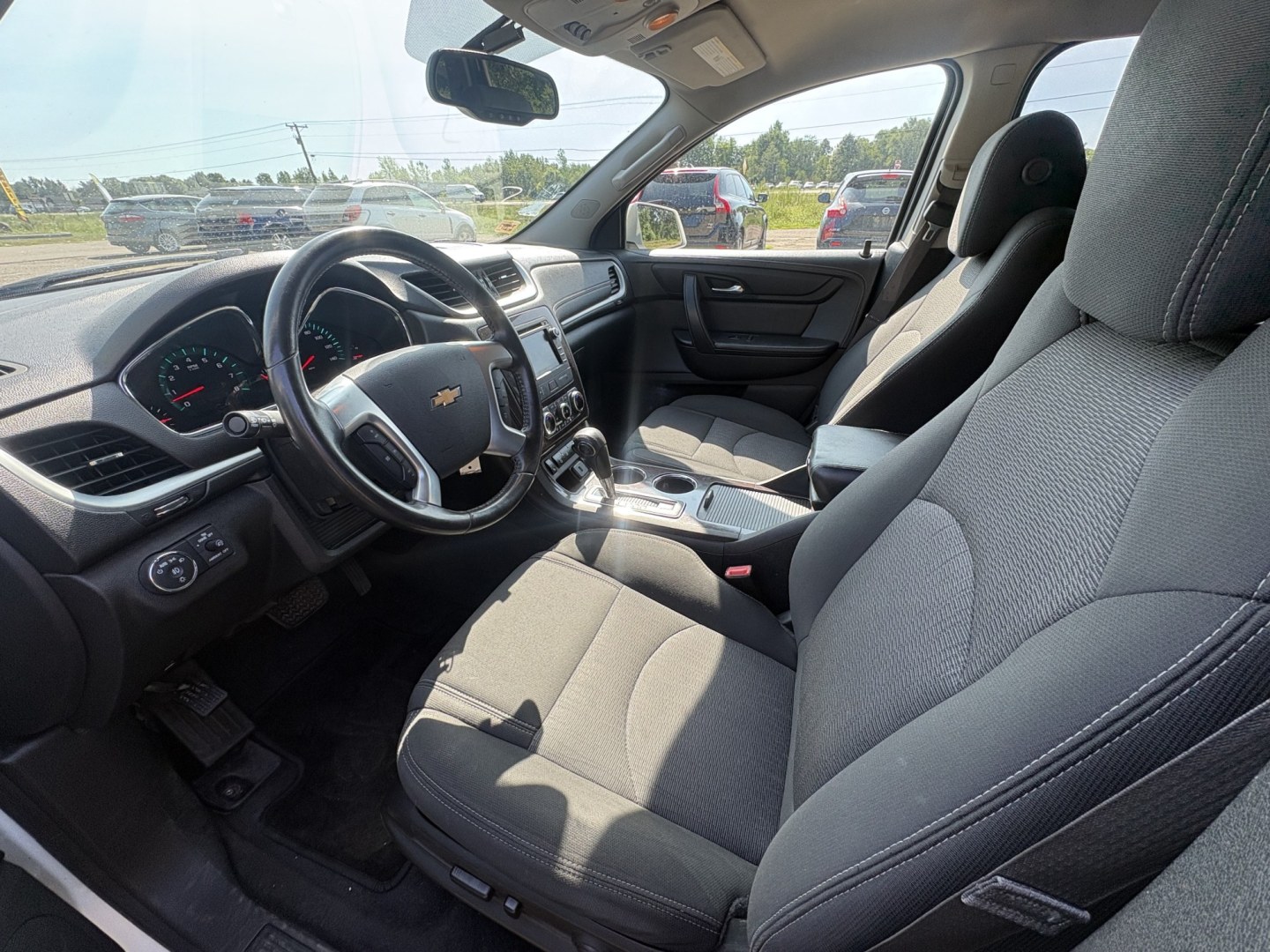 2015 Chevrolet Traverse 2LT AWD (1GNKVHKD6FJ) with an 3.6L V6 DOHC 24V engine, 6A transmission, located at 17255 hwy 65 NE, Ham Lake, MN, 55304, 0.000000, 0.000000- Photo#9
