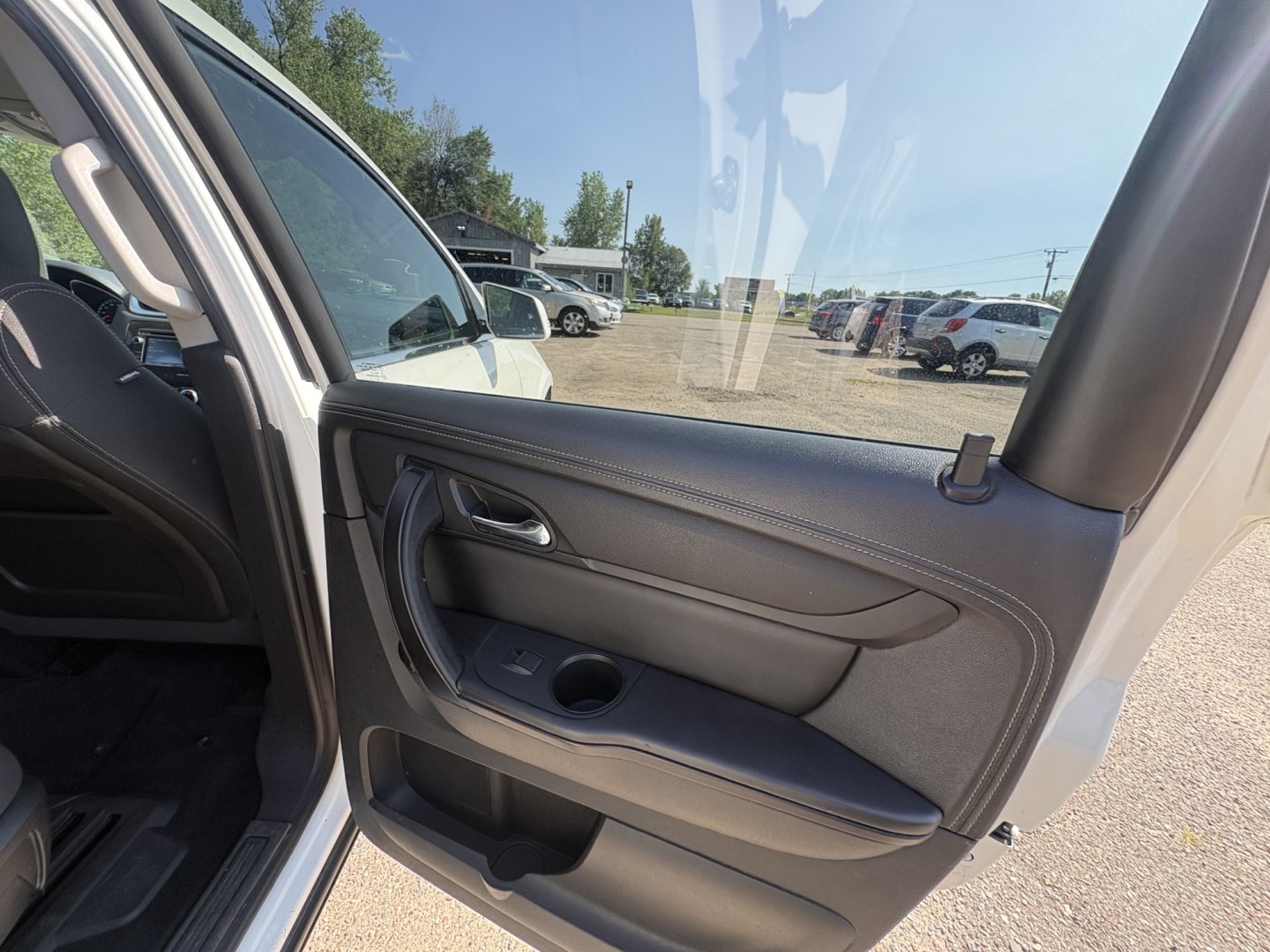 2015 Chevrolet Traverse 2LT AWD (1GNKVHKD6FJ) with an 3.6L V6 DOHC 24V engine, 6A transmission, located at 17255 hwy 65 NE, Ham Lake, MN, 55304, 0.000000, 0.000000- Photo#12