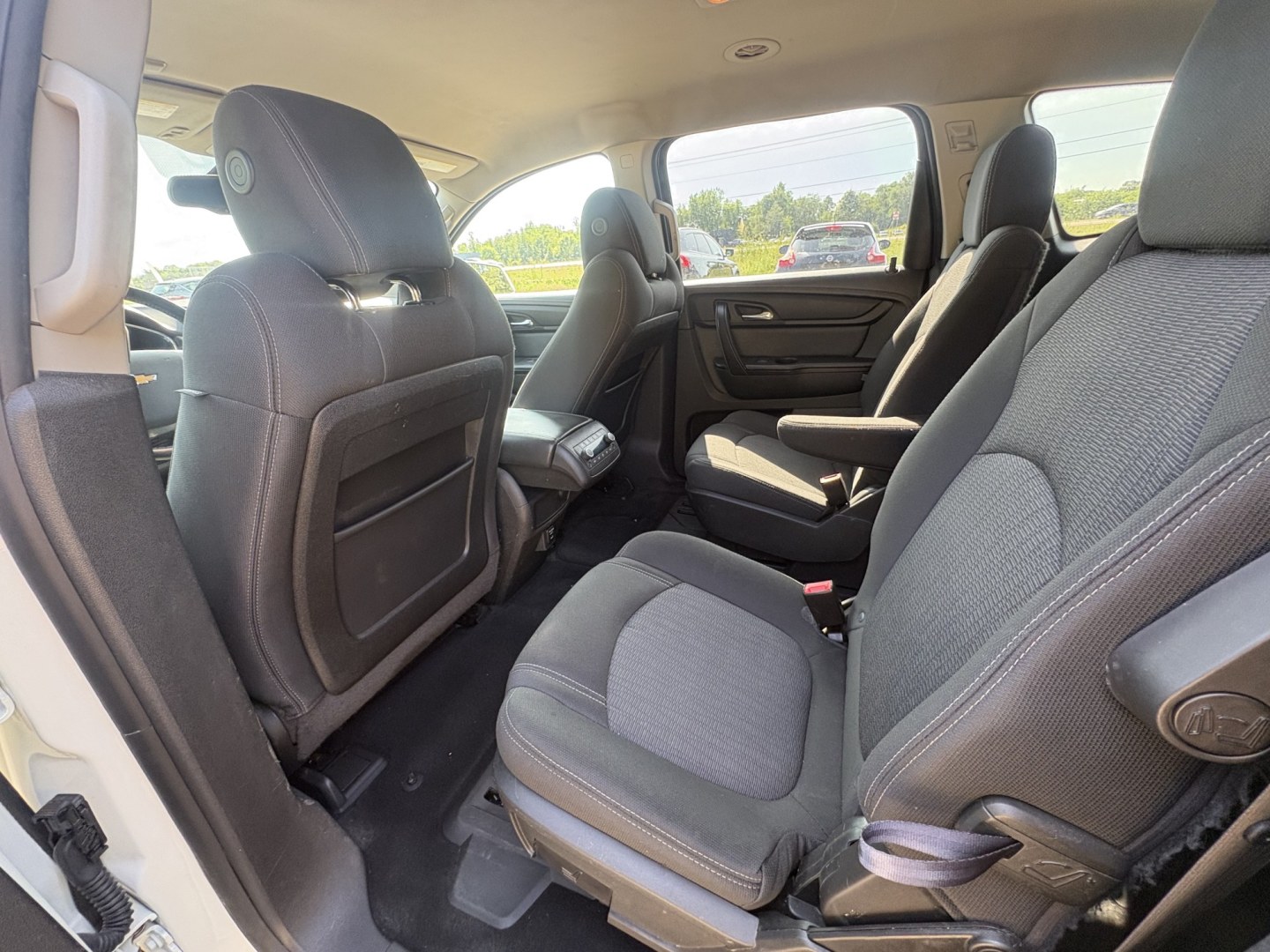 2015 Chevrolet Traverse 2LT AWD (1GNKVHKD6FJ) with an 3.6L V6 DOHC 24V engine, 6A transmission, located at 17255 hwy 65 NE, Ham Lake, MN, 55304, 0.000000, 0.000000- Photo#11