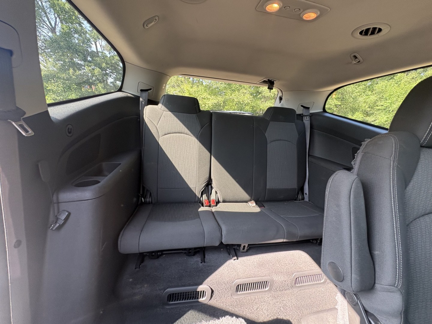 2015 Chevrolet Traverse 2LT AWD (1GNKVHKD6FJ) with an 3.6L V6 DOHC 24V engine, 6A transmission, located at 17255 hwy 65 NE, Ham Lake, MN, 55304, 0.000000, 0.000000- Photo#14