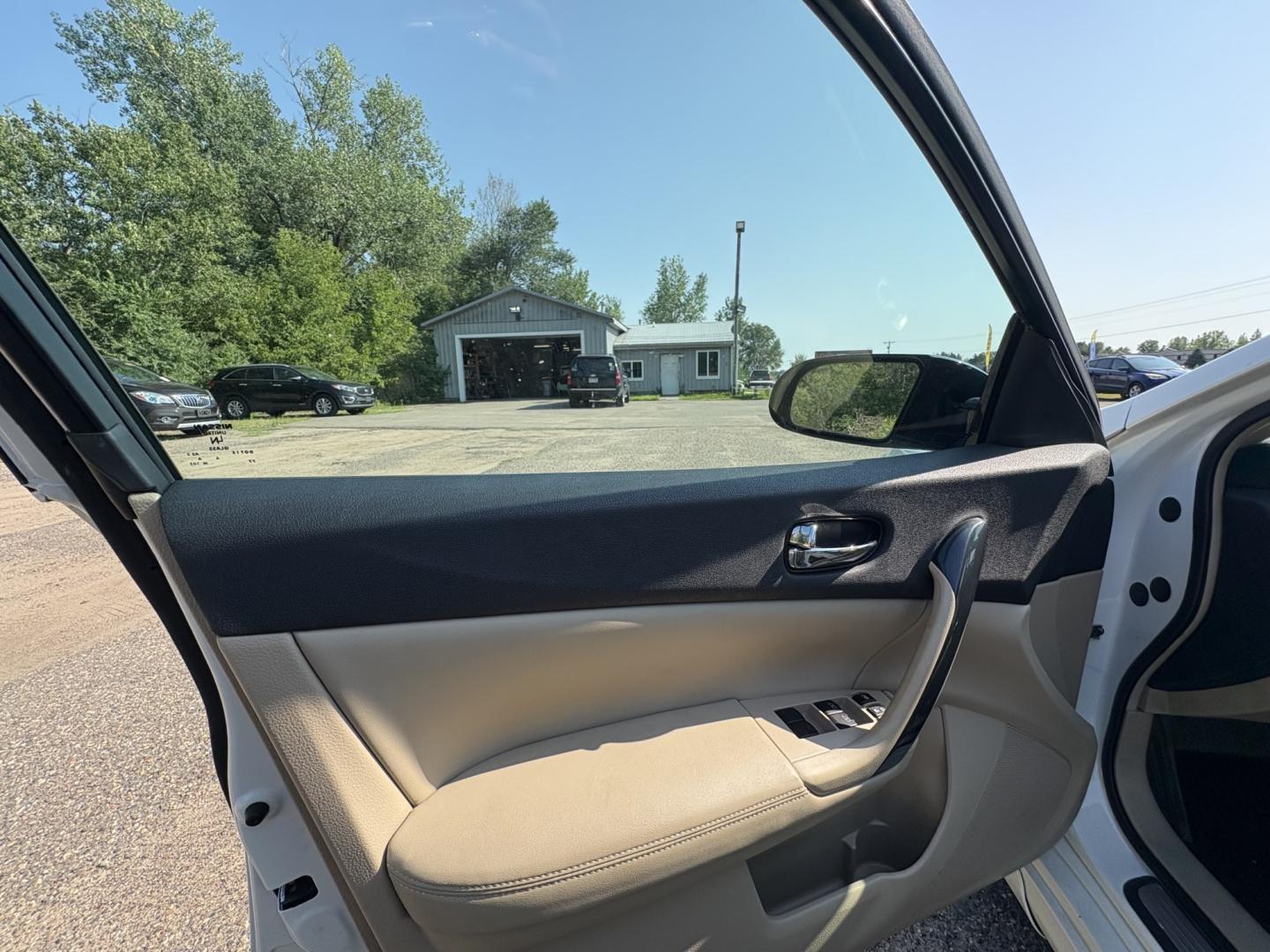2013 Nissan Maxima SV (1N4AA5AP2DC) with an 3.5L V6 DOHC 24V engine, Continuously Variable Transmission transmission, located at 17255 hwy 65 NE, Ham Lake, MN, 55304, 0.000000, 0.000000- Photo#8
