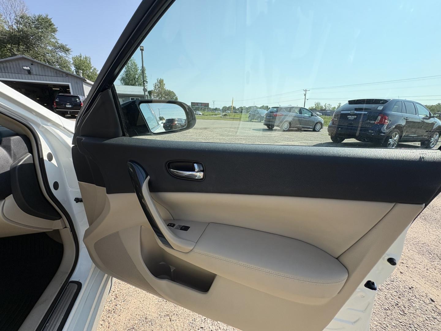 2013 Nissan Maxima SV (1N4AA5AP2DC) with an 3.5L V6 DOHC 24V engine, Continuously Variable Transmission transmission, located at 17255 hwy 65 NE, Ham Lake, MN, 55304, 0.000000, 0.000000- Photo#14