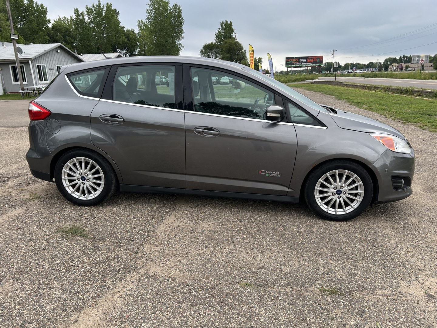2013 Ford C-Max Hybrid SEL (1FADP5CU8DL) with an 2.0L L4 DOHC 16V HYBRID engine, Continuously Variable Transmission transmission, located at 17255 hwy 65 NE, Ham Lake, MN, 55304, 0.000000, 0.000000- Photo#3