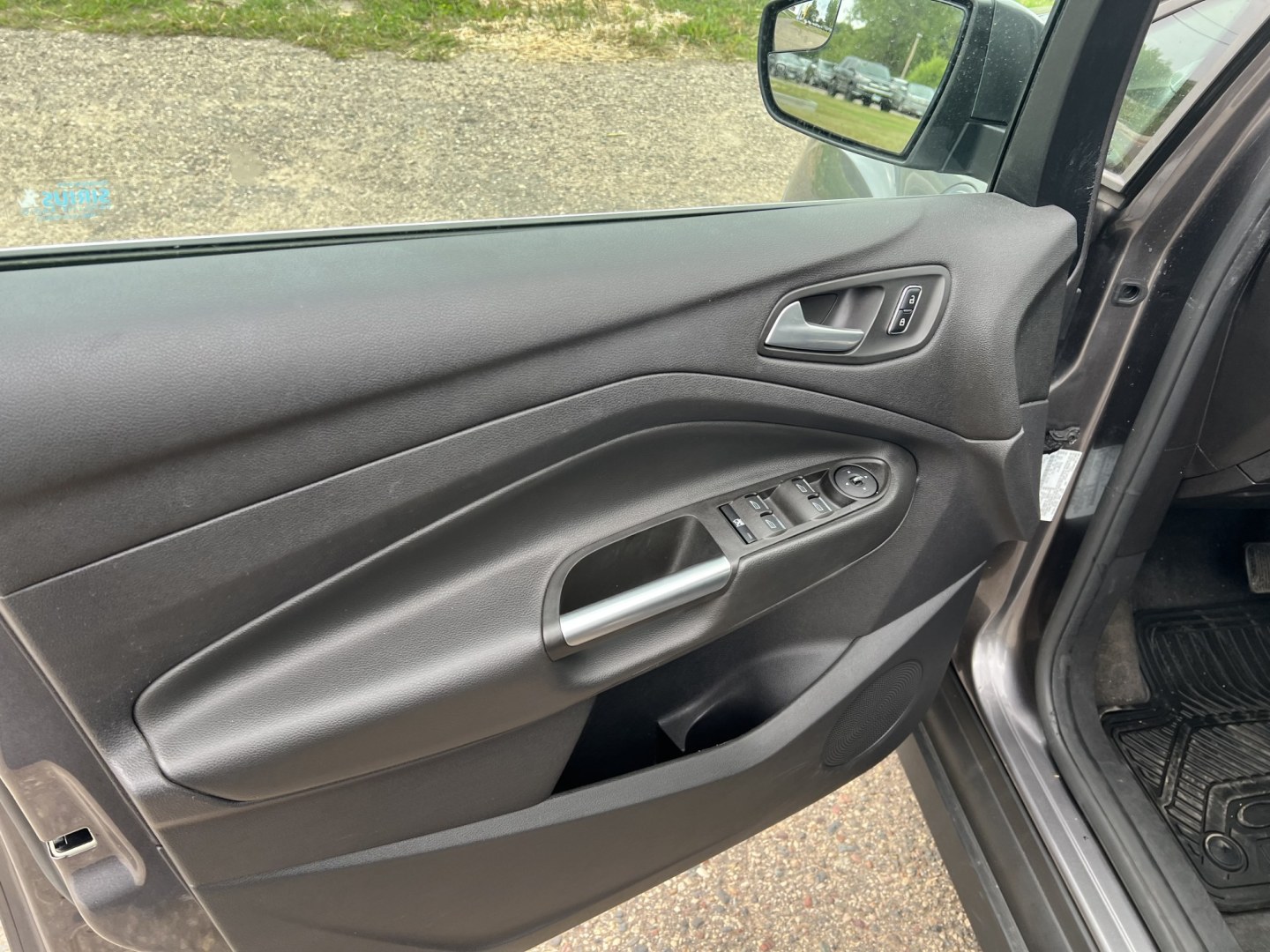 2013 Ford C-Max Hybrid SEL (1FADP5CU8DL) with an 2.0L L4 DOHC 16V HYBRID engine, Continuously Variable Transmission transmission, located at 17255 hwy 65 NE, Ham Lake, MN, 55304, 0.000000, 0.000000- Photo#8
