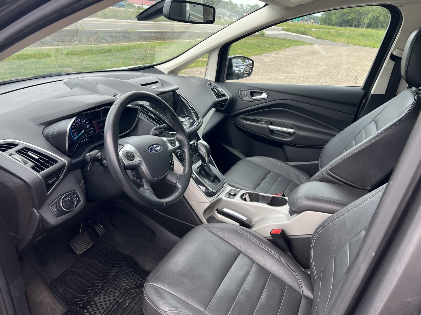 2013 Ford C-Max Hybrid SEL (1FADP5CU8DL) with an 2.0L L4 DOHC 16V HYBRID engine, Continuously Variable Transmission transmission, located at 17255 hwy 65 NE, Ham Lake, MN, 55304, 0.000000, 0.000000- Photo#9