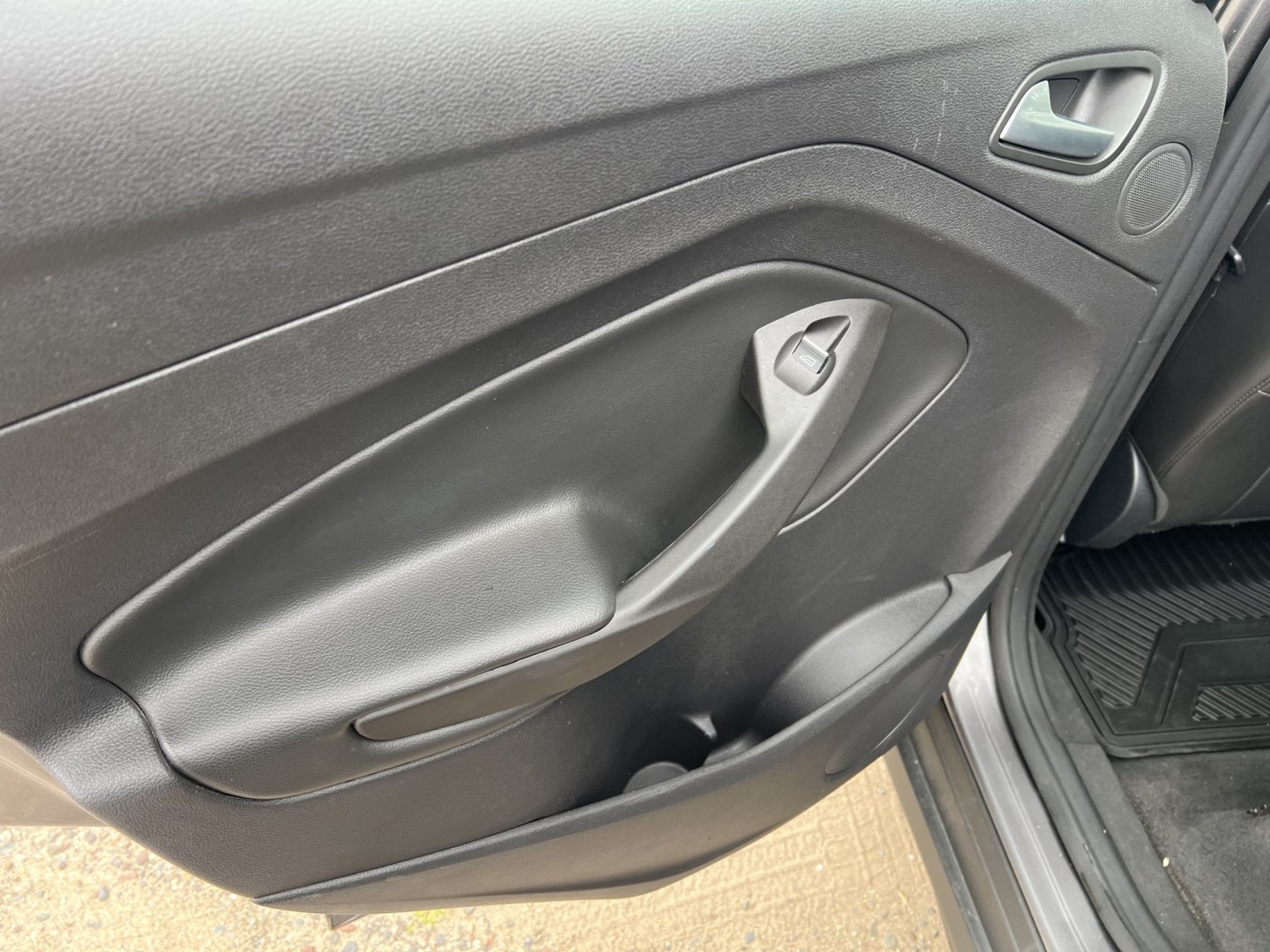 2013 Ford C-Max Hybrid SEL (1FADP5CU8DL) with an 2.0L L4 DOHC 16V HYBRID engine, Continuously Variable Transmission transmission, located at 17255 hwy 65 NE, Ham Lake, MN, 55304, 0.000000, 0.000000- Photo#10