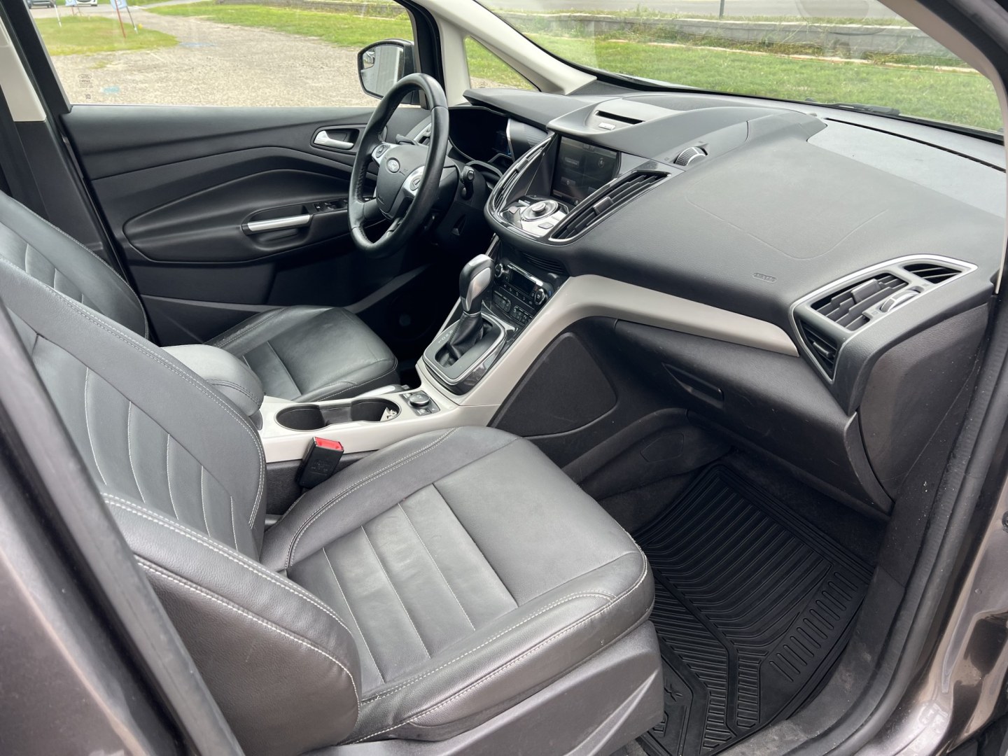 2013 Ford C-Max Hybrid SEL (1FADP5CU8DL) with an 2.0L L4 DOHC 16V HYBRID engine, Continuously Variable Transmission transmission, located at 17255 hwy 65 NE, Ham Lake, MN, 55304, 0.000000, 0.000000- Photo#13