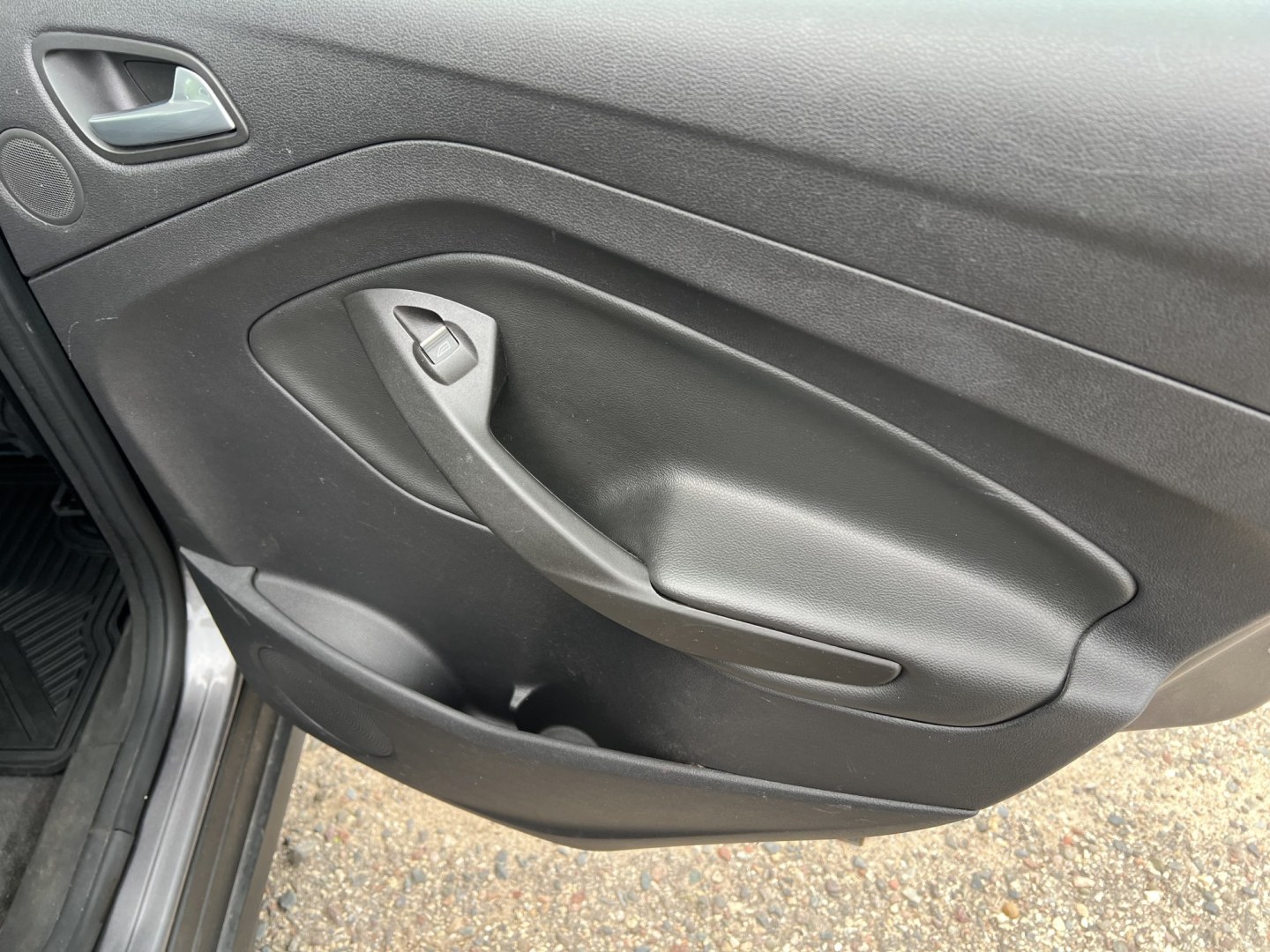 2013 Ford C-Max Hybrid SEL (1FADP5CU8DL) with an 2.0L L4 DOHC 16V HYBRID engine, Continuously Variable Transmission transmission, located at 17255 hwy 65 NE, Ham Lake, MN, 55304, 0.000000, 0.000000- Photo#14