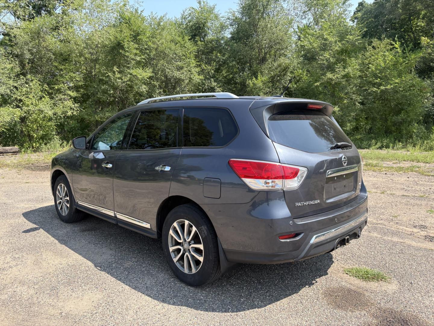 2014 Nissan Pathfinder S 4WD (5N1AR2MM5EC) with an 3.5L V6 DOHC 24V engine, Continuously Variable Transmission transmission, located at 17255 hwy 65 NE, Ham Lake, MN, 55304, 0.000000, 0.000000- Photo#2