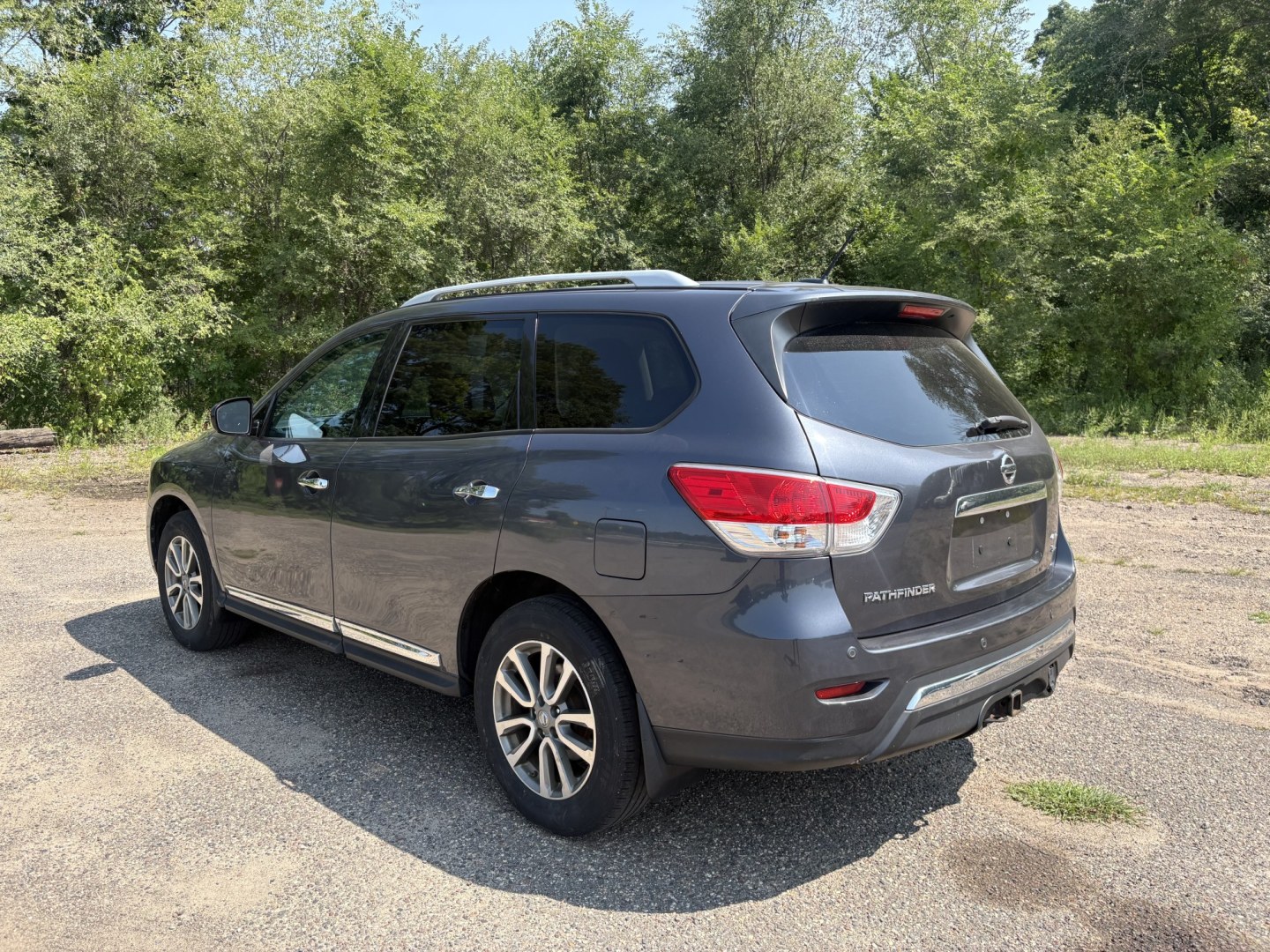 2014 Nissan Pathfinder S 4WD (5N1AR2MM5EC) with an 3.5L V6 DOHC 24V engine, Continuously Variable Transmission transmission, located at 17255 hwy 65 NE, Ham Lake, MN, 55304, 0.000000, 0.000000- Photo#2