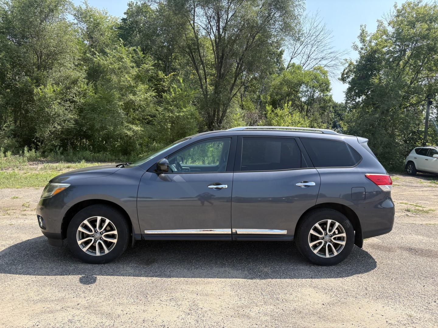 2014 Nissan Pathfinder S 4WD (5N1AR2MM5EC) with an 3.5L V6 DOHC 24V engine, Continuously Variable Transmission transmission, located at 17255 hwy 65 NE, Ham Lake, MN, 55304, 0.000000, 0.000000- Photo#1