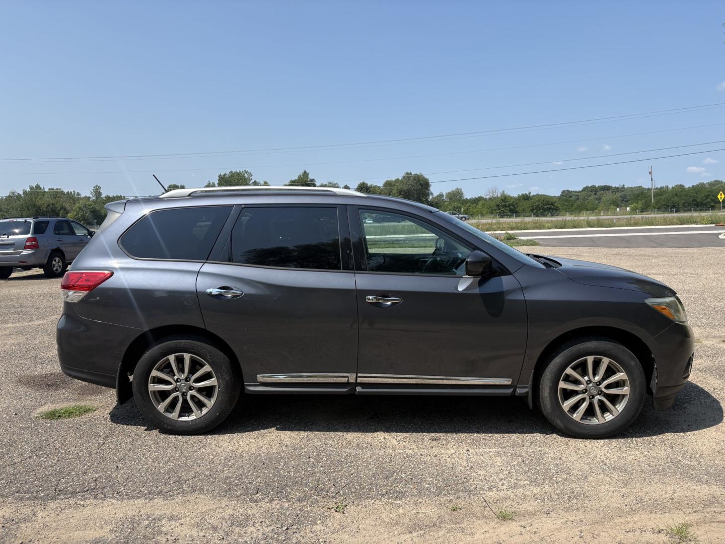 2014 Nissan Pathfinder S 4WD (5N1AR2MM5EC) with an 3.5L V6 DOHC 24V engine, Continuously Variable Transmission transmission, located at 17255 hwy 65 NE, Ham Lake, MN, 55304, 0.000000, 0.000000- Photo#5