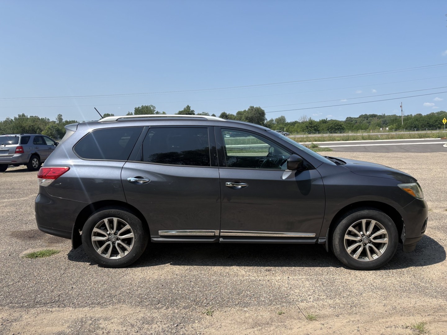 2014 Nissan Pathfinder S 4WD (5N1AR2MM5EC) with an 3.5L V6 DOHC 24V engine, Continuously Variable Transmission transmission, located at 17255 hwy 65 NE, Ham Lake, MN, 55304, 0.000000, 0.000000- Photo#5