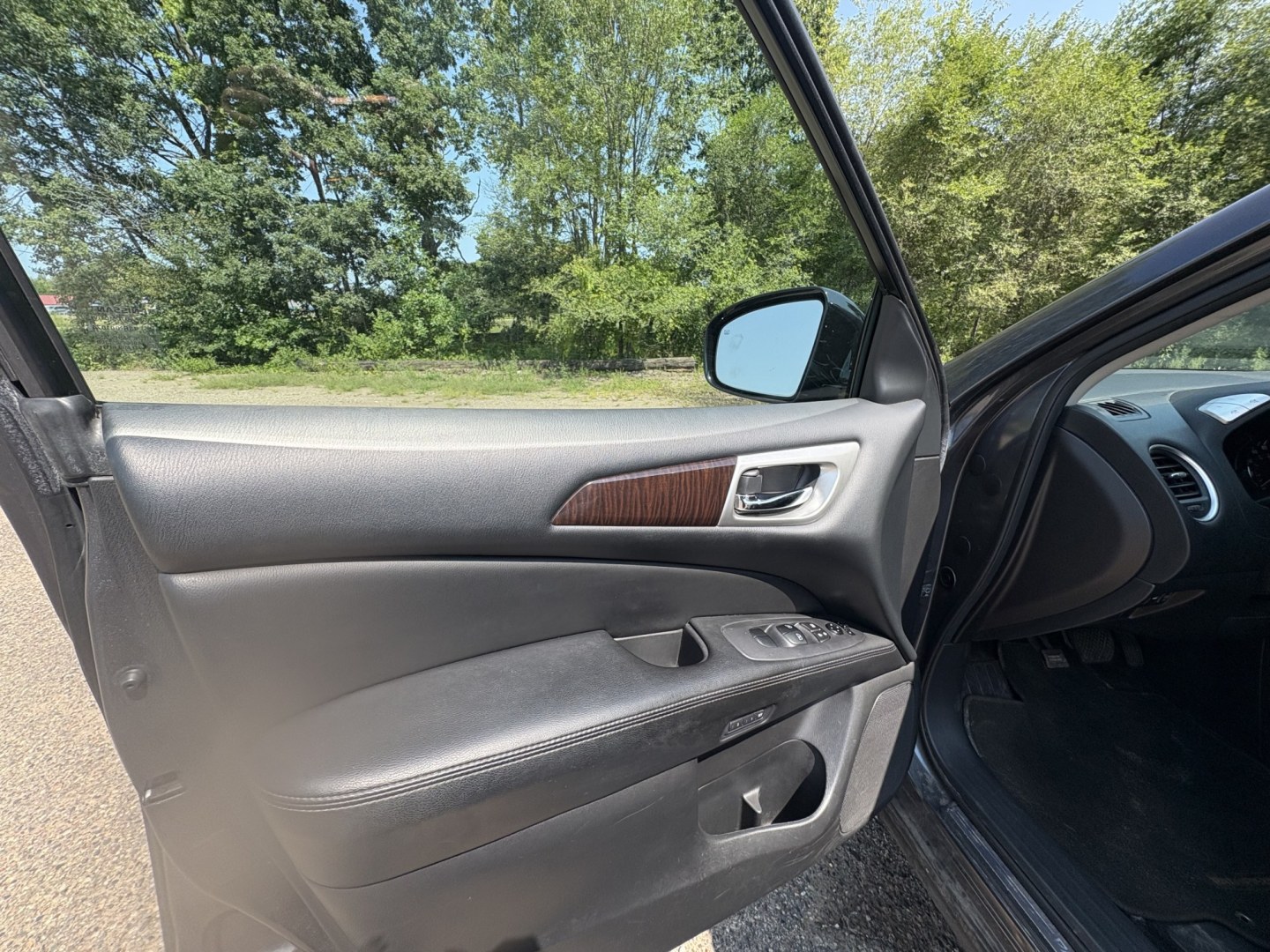 2014 Nissan Pathfinder S 4WD (5N1AR2MM5EC) with an 3.5L V6 DOHC 24V engine, Continuously Variable Transmission transmission, located at 17255 hwy 65 NE, Ham Lake, MN, 55304, 0.000000, 0.000000- Photo#8