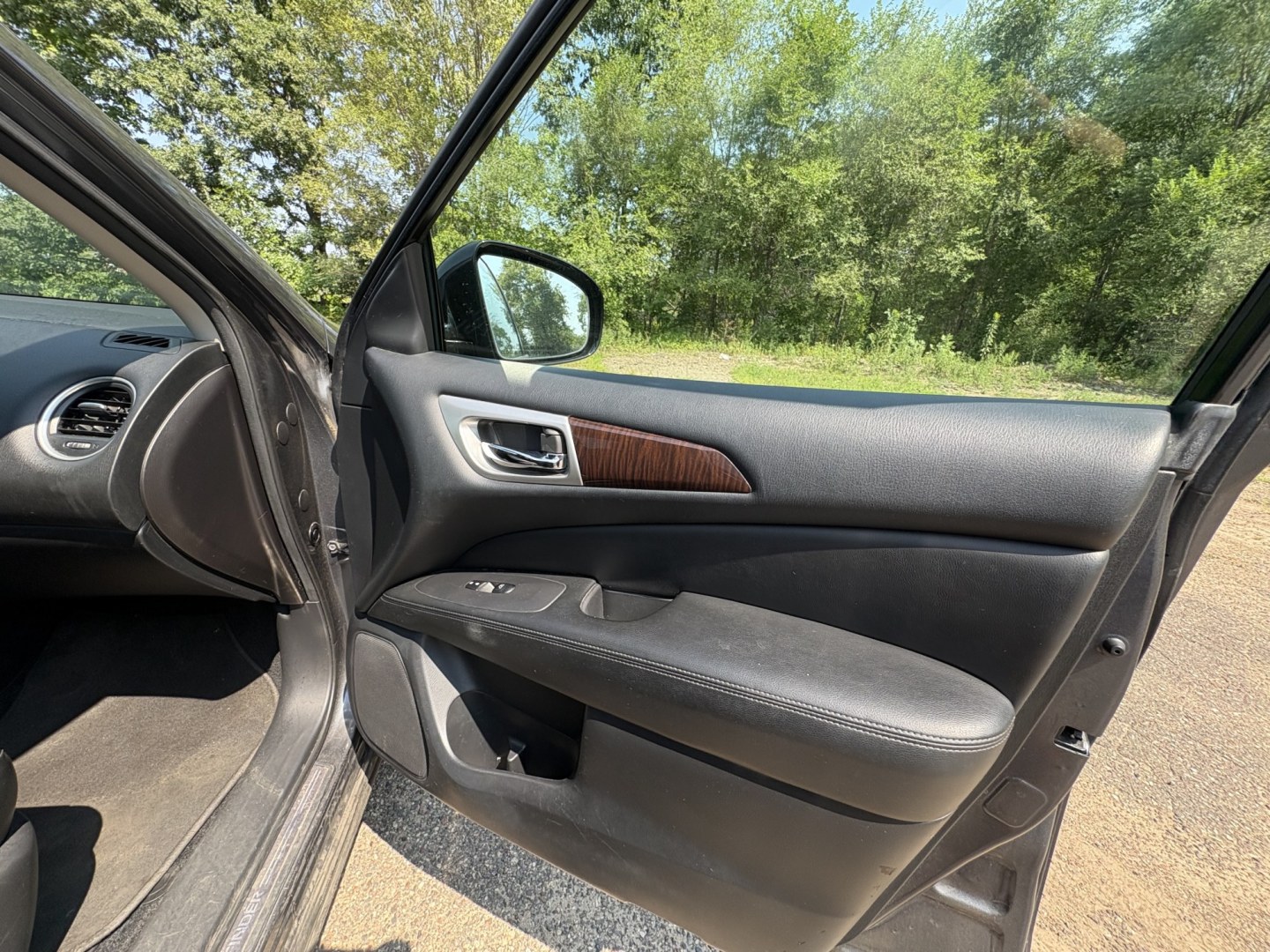 2014 Nissan Pathfinder S 4WD (5N1AR2MM5EC) with an 3.5L V6 DOHC 24V engine, Continuously Variable Transmission transmission, located at 17255 hwy 65 NE, Ham Lake, MN, 55304, 0.000000, 0.000000- Photo#15