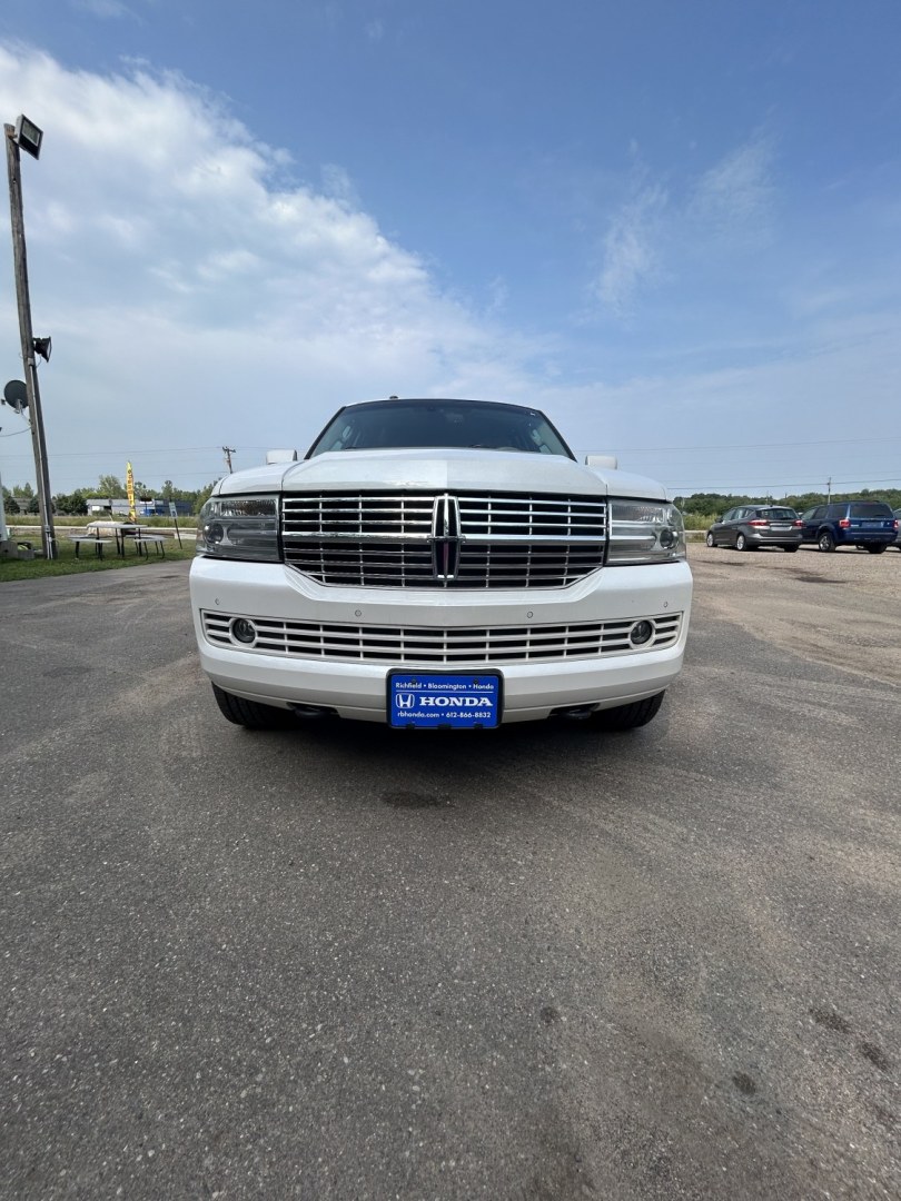 2011 Lincoln Navigator L 4WD (5LMJJ3J54BE) with an 5.4L V8 SOHC 24V engine, 6A transmission, located at 17255 hwy 65 NE, Ham Lake, MN, 55304, 0.000000, 0.000000- Photo#1