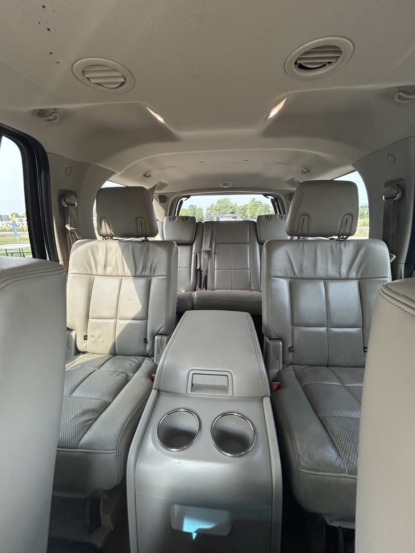 2011 Lincoln Navigator L 4WD (5LMJJ3J54BE) with an 5.4L V8 SOHC 24V engine, 6A transmission, located at 17255 hwy 65 NE, Ham Lake, MN, 55304, 0.000000, 0.000000- Photo#19