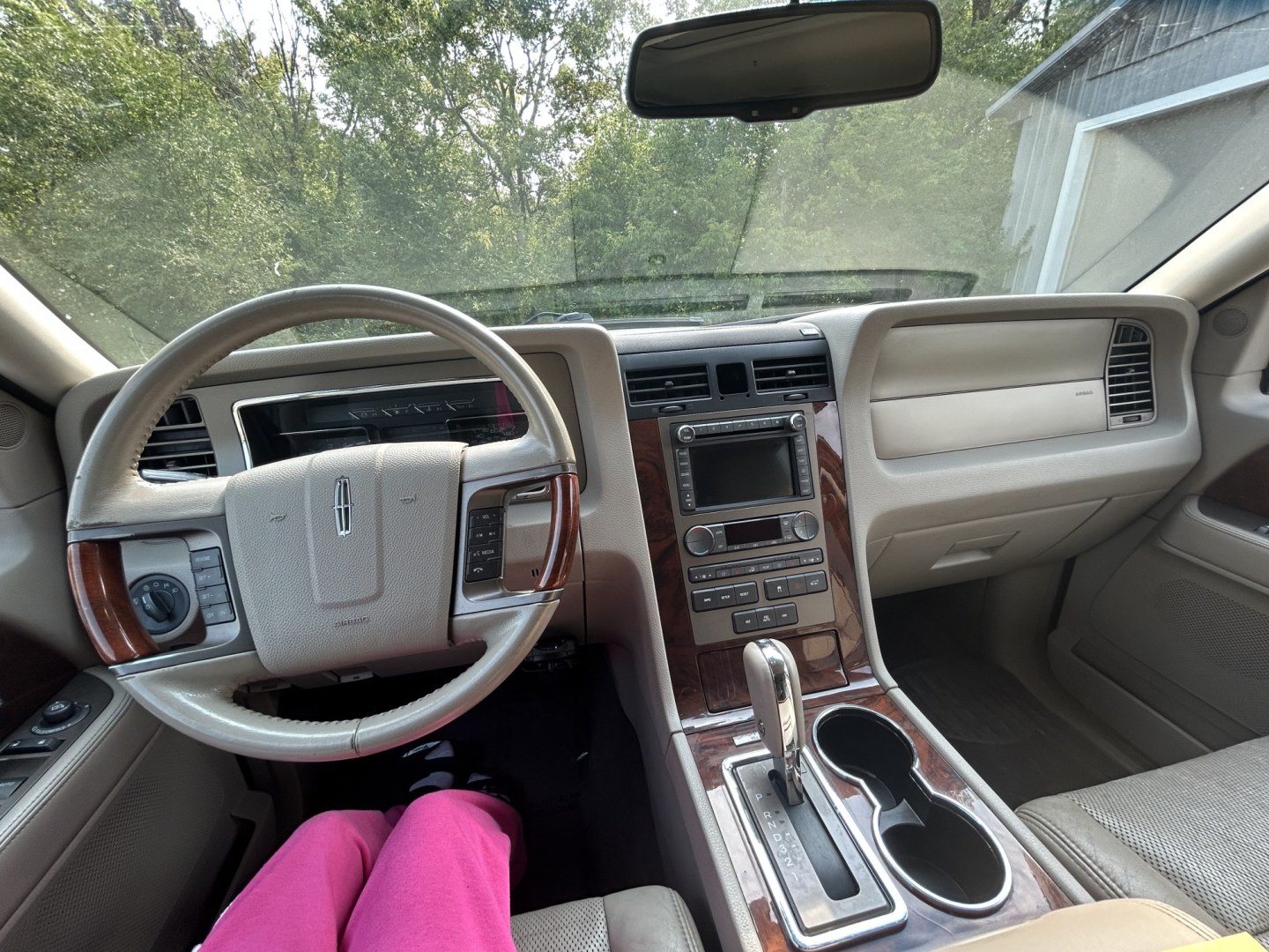2011 Lincoln Navigator L 4WD (5LMJJ3J54BE) with an 5.4L V8 SOHC 24V engine, 6A transmission, located at 17255 hwy 65 NE, Ham Lake, MN, 55304, 0.000000, 0.000000- Photo#16