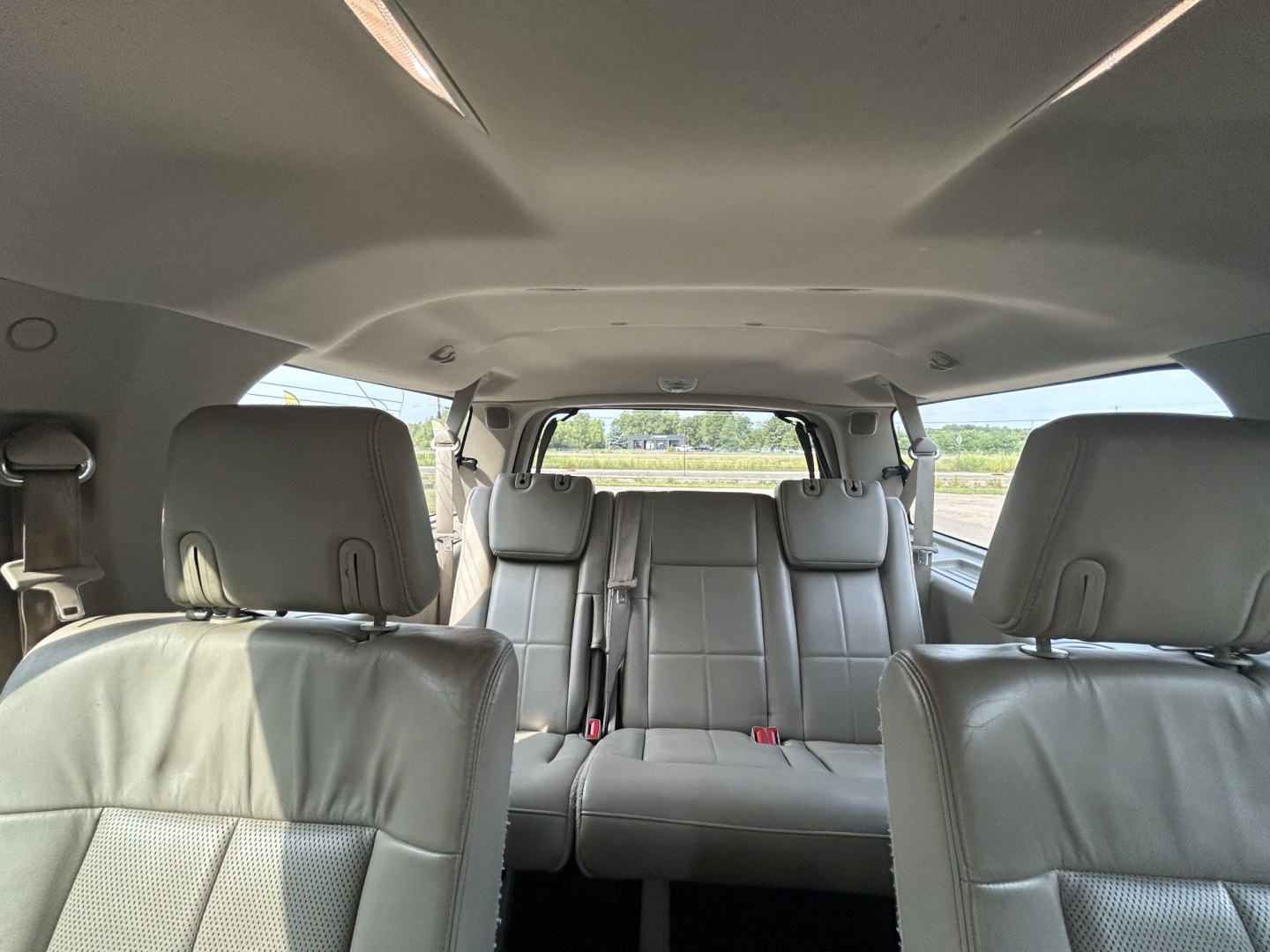 2011 Lincoln Navigator L 4WD (5LMJJ3J54BE) with an 5.4L V8 SOHC 24V engine, 6A transmission, located at 17255 hwy 65 NE, Ham Lake, MN, 55304, 0.000000, 0.000000- Photo#21