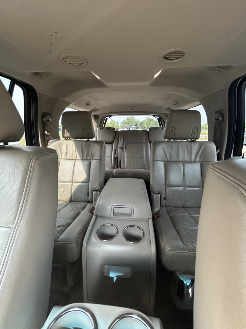 2011 Lincoln Navigator L 4WD (5LMJJ3J54BE) with an 5.4L V8 SOHC 24V engine, 6A transmission, located at 17255 hwy 65 NE, Ham Lake, MN, 55304, 0.000000, 0.000000- Photo#20