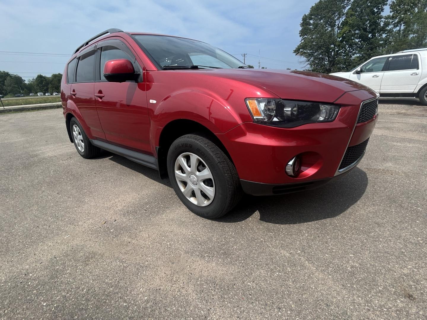 2013 Mitsubishi Outlander ES 2WD (JA4AS2AW1DU) with an 2.4L L4 DOHC 16V engine, 6-Speed Automatic transmission, located at 17255 hwy 65 NE, Ham Lake, MN, 55304, 0.000000, 0.000000- Photo#2
