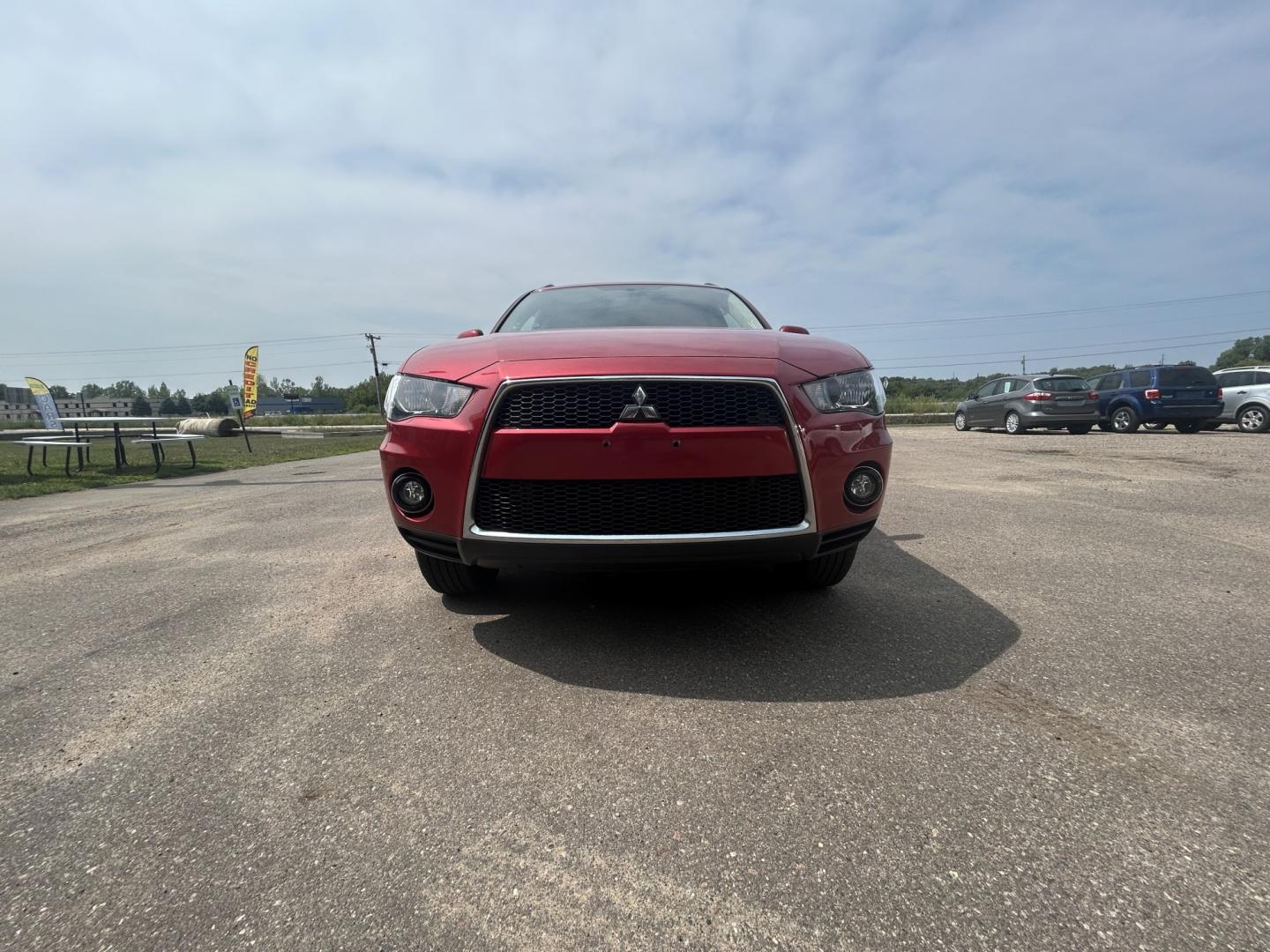2013 Mitsubishi Outlander ES 2WD (JA4AS2AW1DU) with an 2.4L L4 DOHC 16V engine, 6-Speed Automatic transmission, located at 17255 hwy 65 NE, Ham Lake, MN, 55304, 0.000000, 0.000000- Photo#1