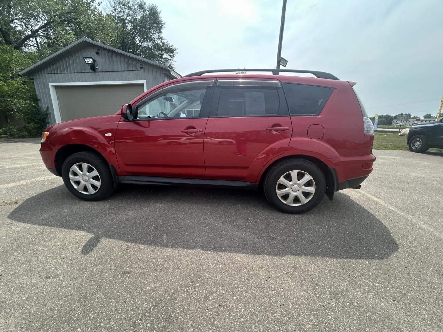 2013 Mitsubishi Outlander ES 2WD (JA4AS2AW1DU) with an 2.4L L4 DOHC 16V engine, 6-Speed Automatic transmission, located at 17255 hwy 65 NE, Ham Lake, MN, 55304, 0.000000, 0.000000- Photo#6