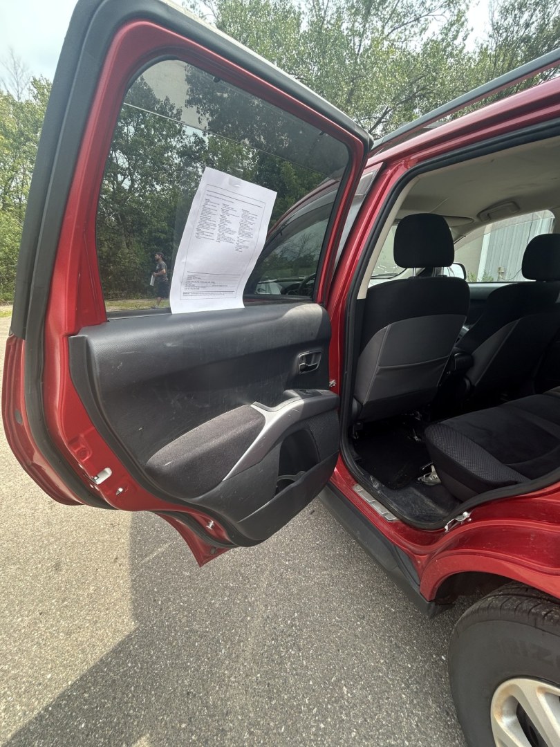 2013 Mitsubishi Outlander ES 2WD (JA4AS2AW1DU) with an 2.4L L4 DOHC 16V engine, 6-Speed Automatic transmission, located at 17255 hwy 65 NE, Ham Lake, MN, 55304, 0.000000, 0.000000- Photo#9