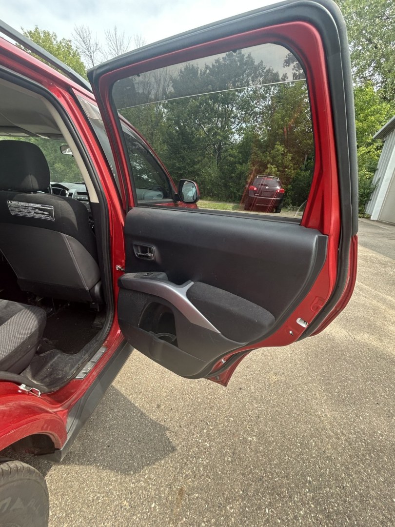 2013 Mitsubishi Outlander ES 2WD (JA4AS2AW1DU) with an 2.4L L4 DOHC 16V engine, 6-Speed Automatic transmission, located at 17255 hwy 65 NE, Ham Lake, MN, 55304, 0.000000, 0.000000- Photo#11