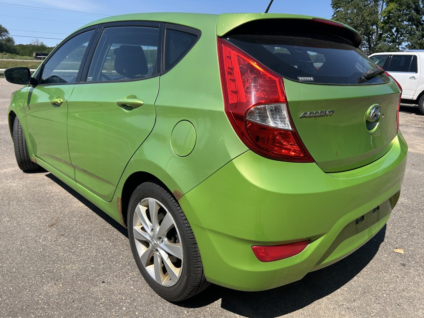 2013 Hyundai Accent SE 5-Door (KMHCU5AEXDU) with an 1.6L L4 DOHC 16V engine, located at 17255 hwy 65 NE, Ham Lake, MN, 55304, 0.000000, 0.000000- Photo#4