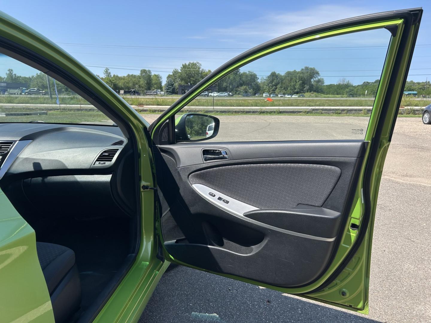 2013 Hyundai Accent SE 5-Door (KMHCU5AEXDU) with an 1.6L L4 DOHC 16V engine, located at 17255 hwy 65 NE, Ham Lake, MN, 55304, 0.000000, 0.000000- Photo#14