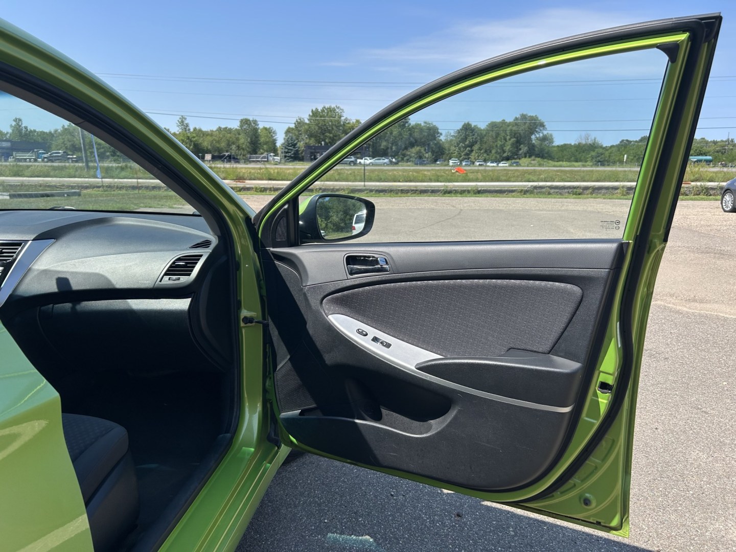 2013 Hyundai Accent SE 5-Door (KMHCU5AEXDU) with an 1.6L L4 DOHC 16V engine, located at 17255 hwy 65 NE, Ham Lake, MN, 55304, 0.000000, 0.000000- Photo#14
