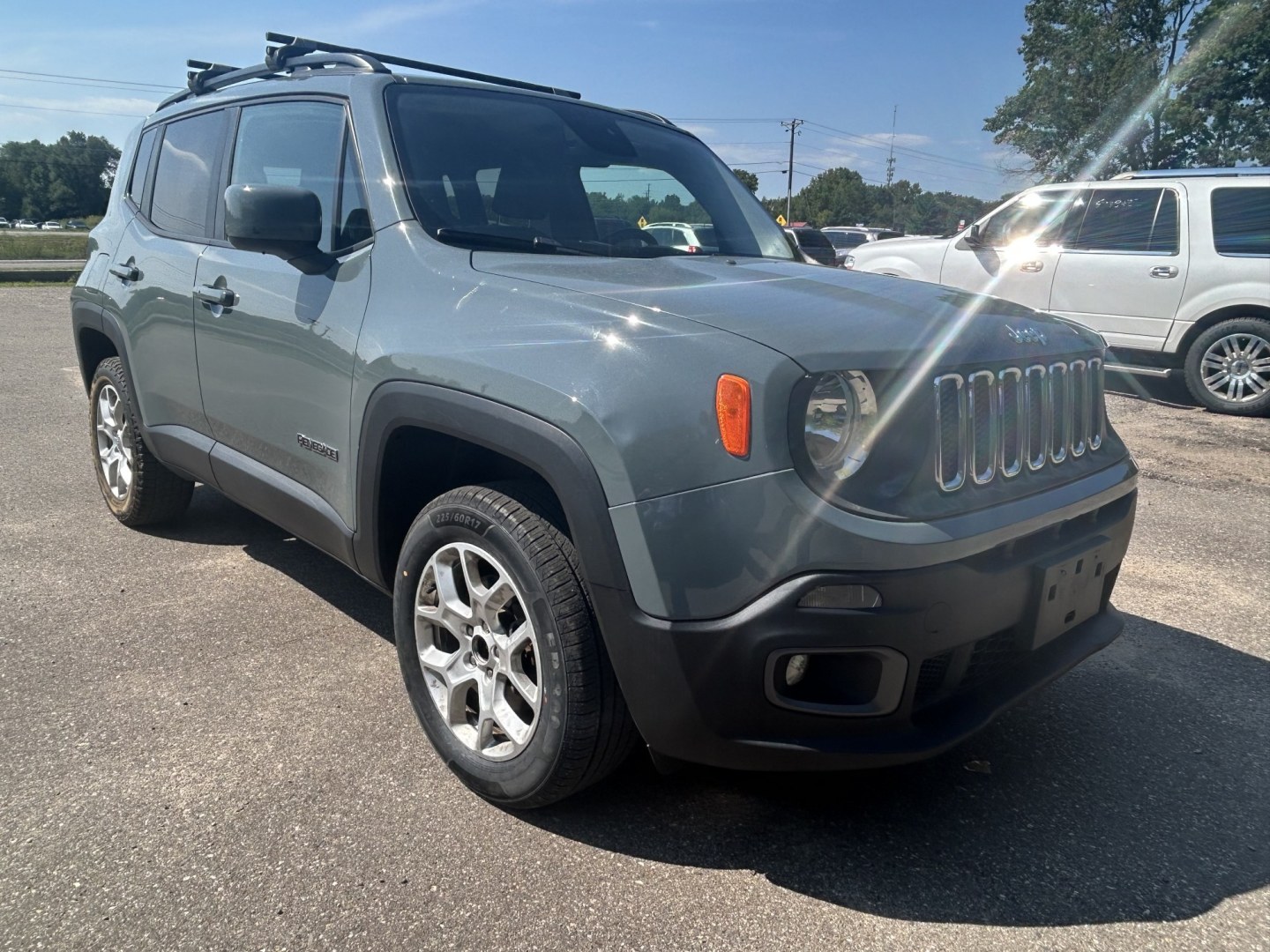 2017 Jeep Renegade Latitude 4WD (ZACCJBBB4HP) with an 2.4L L4 DOHC 16V engine, 6M transmission, located at 17255 hwy 65 NE, Ham Lake, MN, 55304, 0.000000, 0.000000- Photo#1