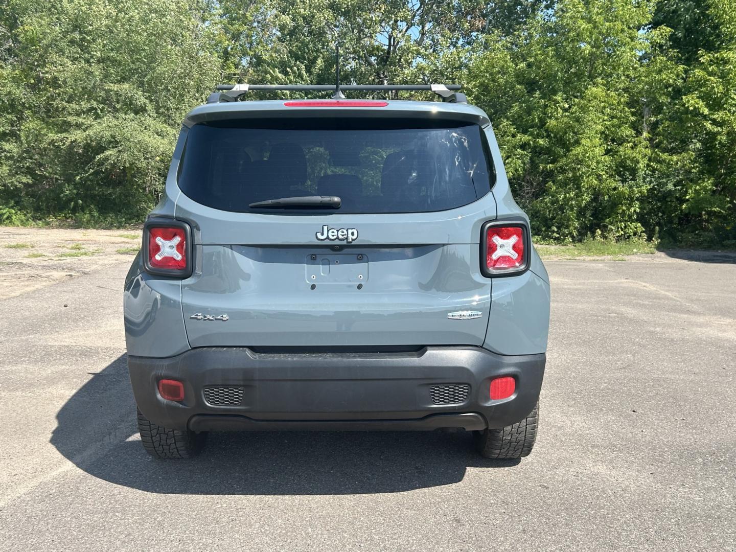 2017 Jeep Renegade Latitude 4WD (ZACCJBBB4HP) with an 2.4L L4 DOHC 16V engine, 6M transmission, located at 17255 hwy 65 NE, Ham Lake, MN, 55304, 0.000000, 0.000000- Photo#4